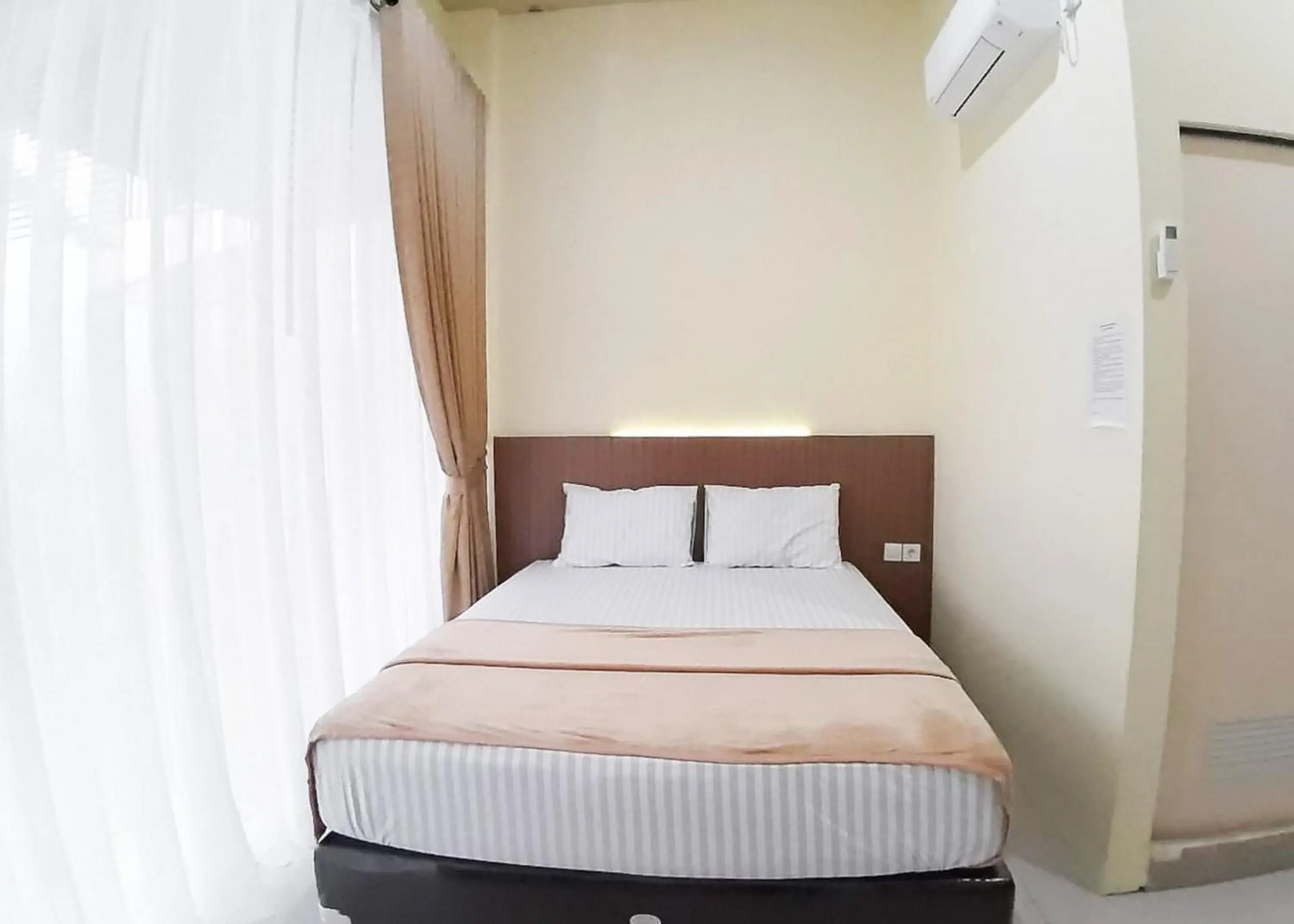 Double Room in RedDoorz Syariah near Transmart Jambi 2 Double Room in RedDoorz Syariah near Transmart Jambi 2