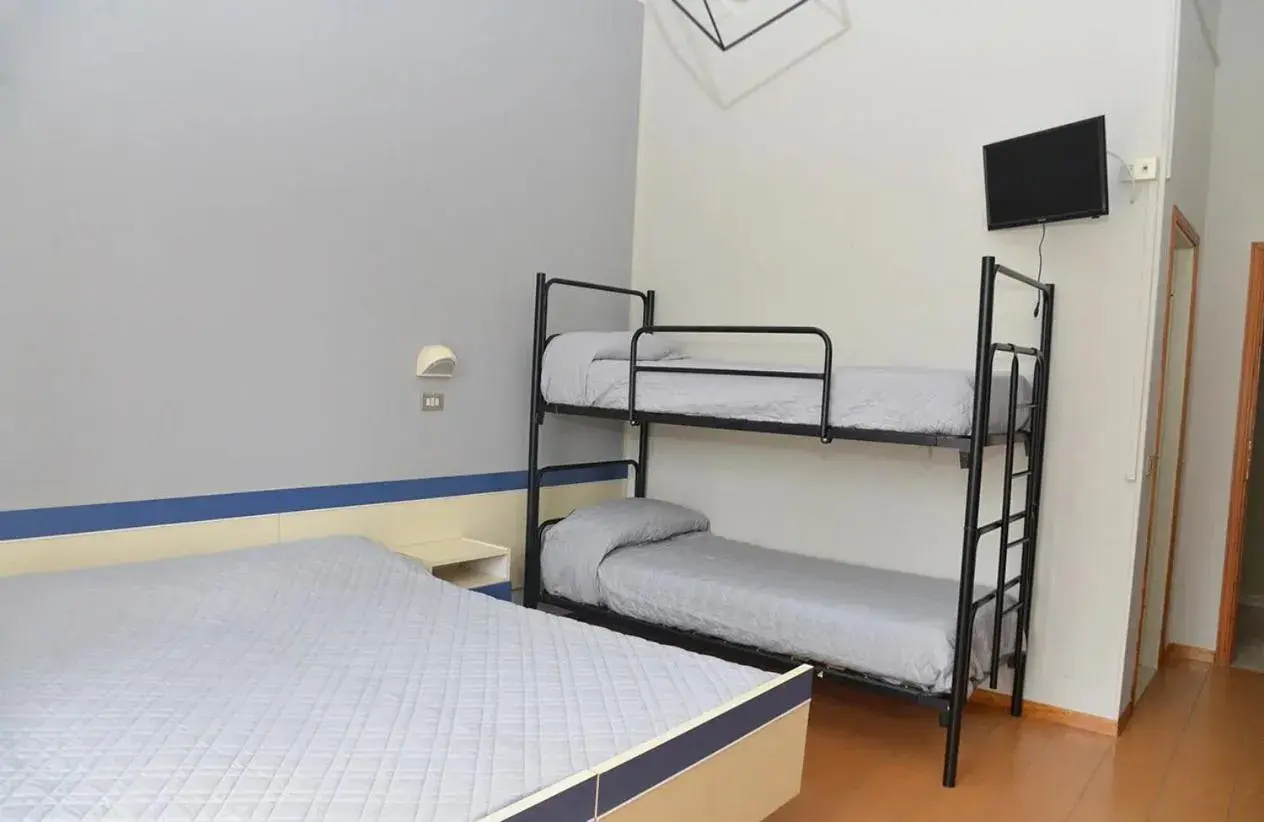 Quadruple Room with Balcony in Hotel Residence Ponente Quadruple Room with Balcony in Hotel Residence Ponente