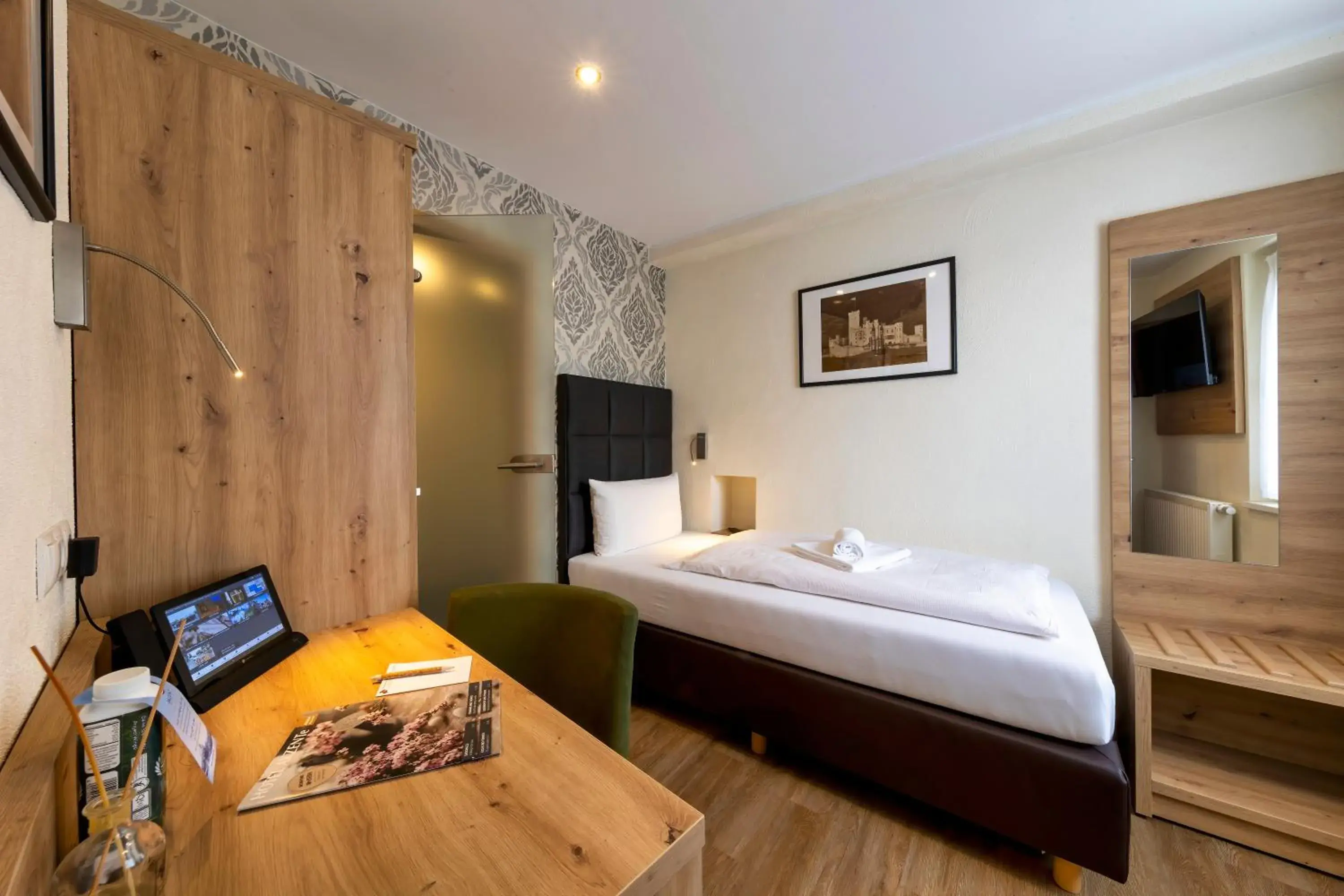 Standard Single Room- Main Building in AKZENT Hotel Restaurant Roter Ochse Rhens bei Koblenz Standard Single Room- Main Building in AKZENT Hotel Restaurant Roter Ochse Rhens bei Koblenz