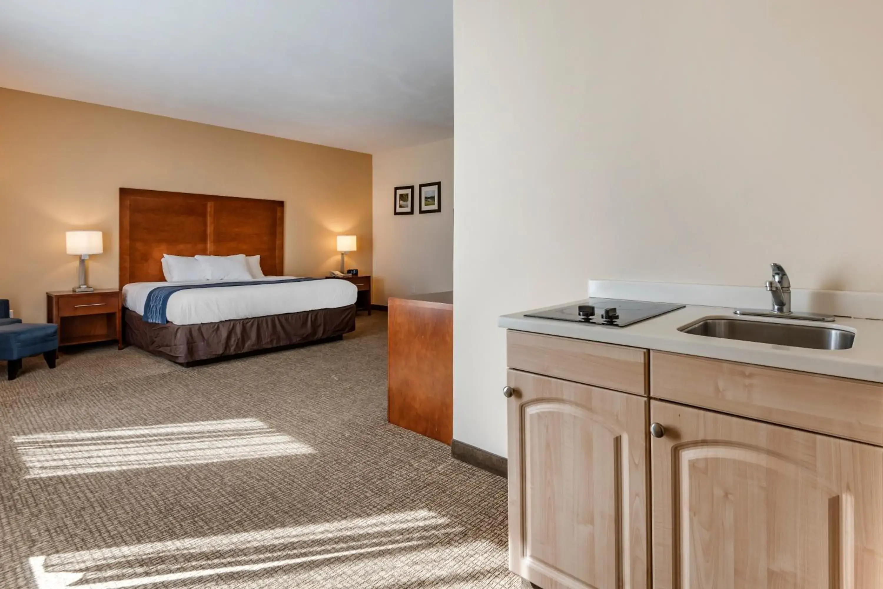 King Suite - Non Smoking in Comfort Inn Apalachin - Binghamton W Route 17 King Suite - Non Smoking in Comfort Inn Apalachin - Binghamton W Route 17