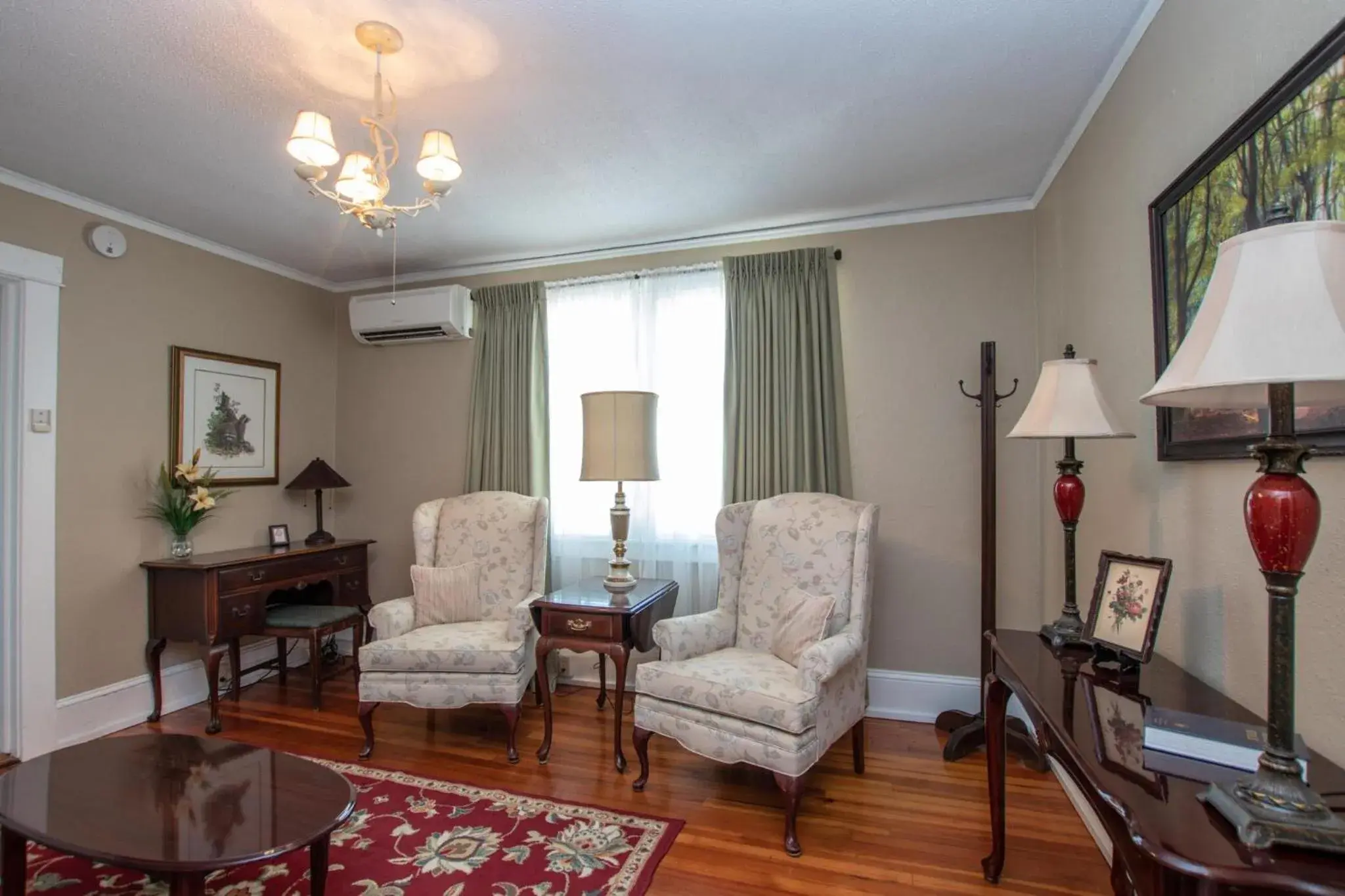 Queen Suite - single occupancy in 1913 Badin Inn Queen Suite - single occupancy in 1913 Badin Inn