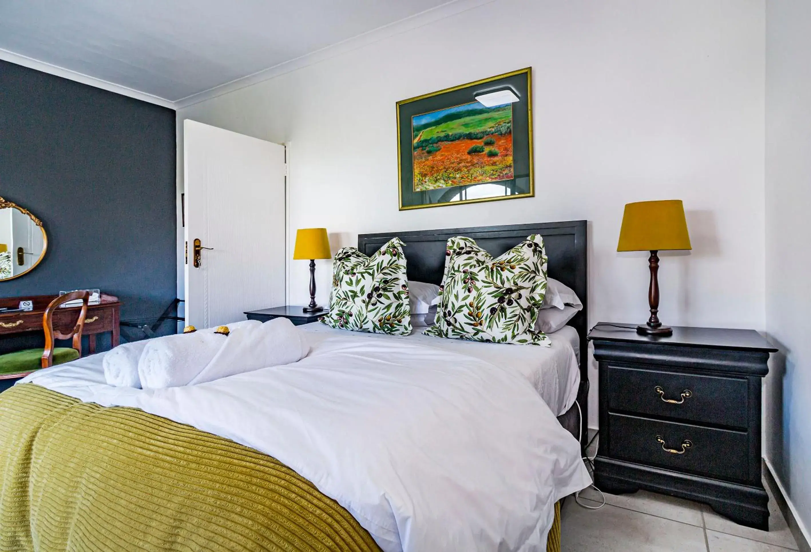 Queen Room with Garden View in 5 Rembrandt Guesthouse Queen Room with Garden View in 5 Rembrandt Guesthouse