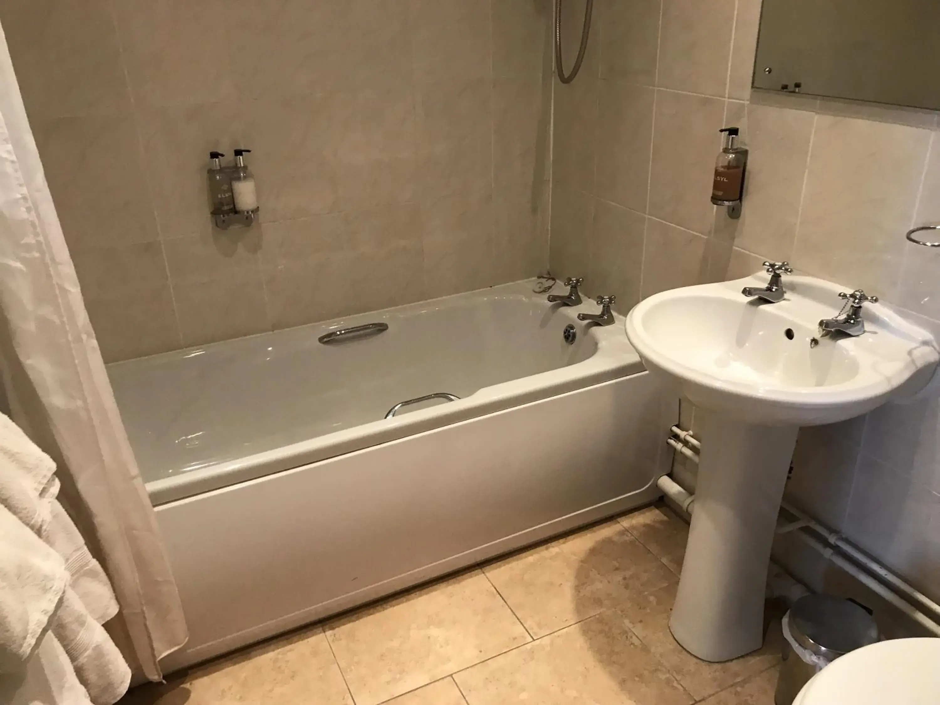 Double Room with Private Bathroom - single occupancy in The White Horse Double Room with Private Bathroom - single occupancy in The White Horse