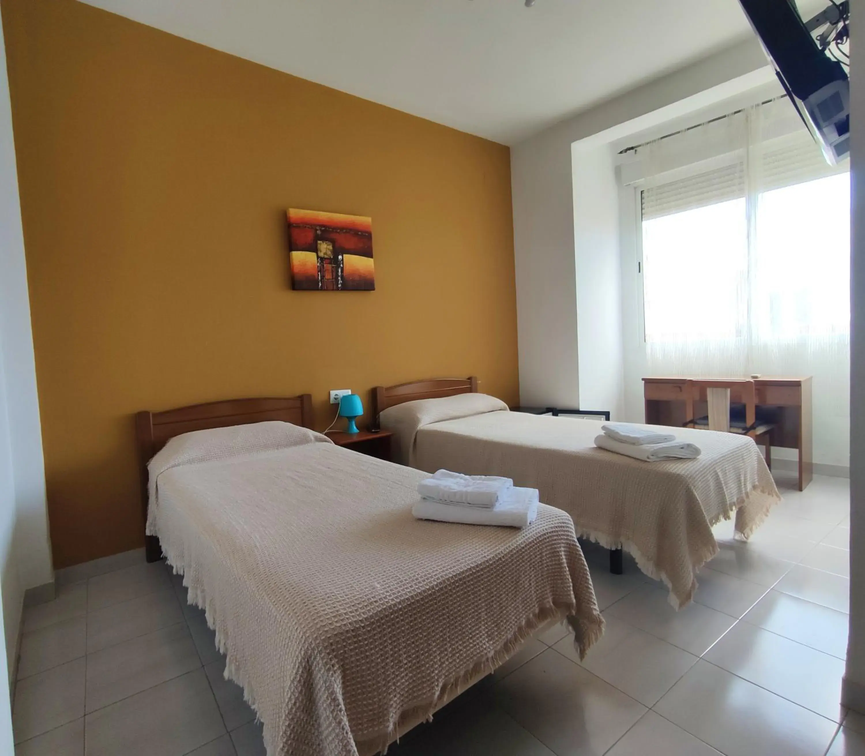 Twin Room in Hostal Neus Twin Room in Hostal Neus