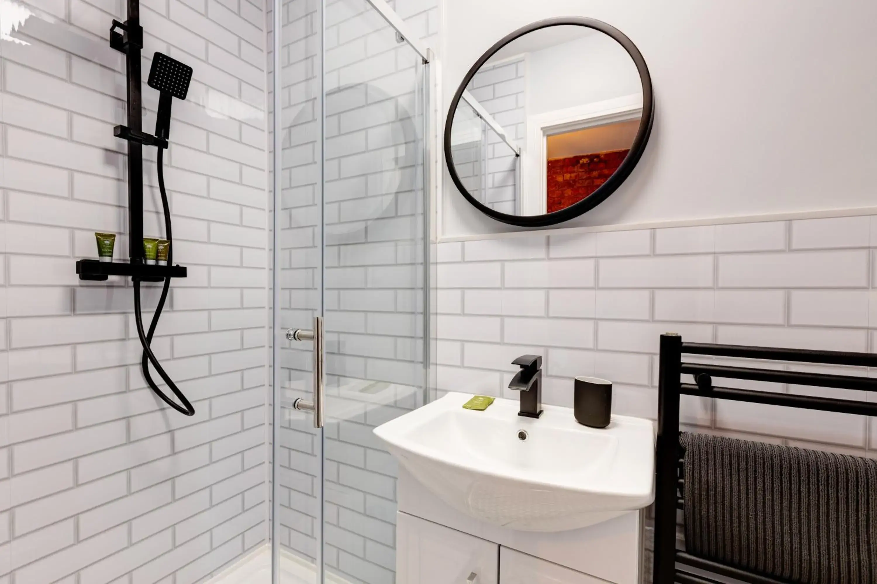 Deluxe Double Room in Bondgate Hotel East Midlands Airport Deluxe Double Room in Bondgate Hotel East Midlands Airport