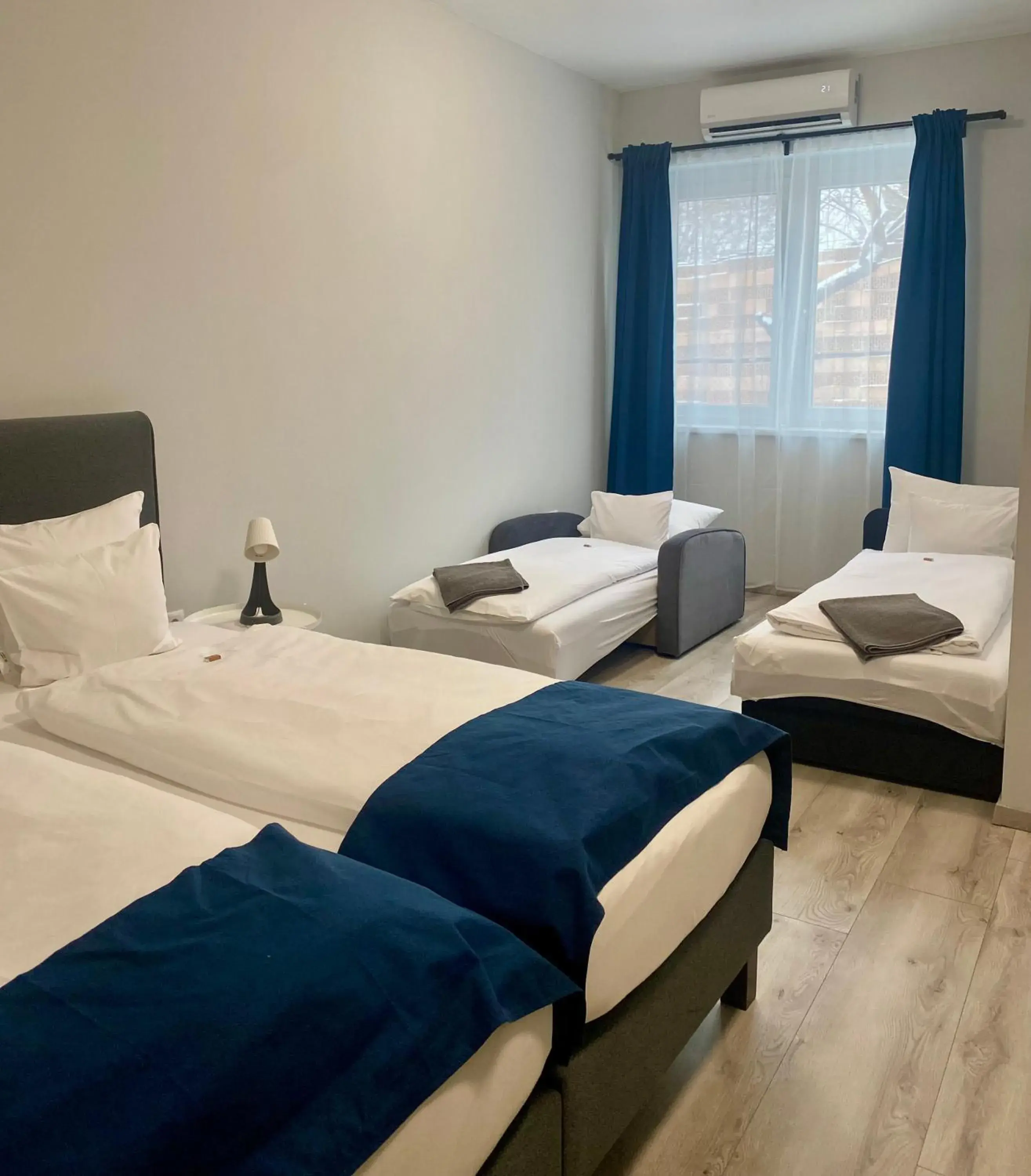 Standard Triple Room - single occupancy in Vecsési Rendezvényközpont és Panzió Standard Triple Room - single occupancy in Vecsési Rendezvényközpont és Panzió