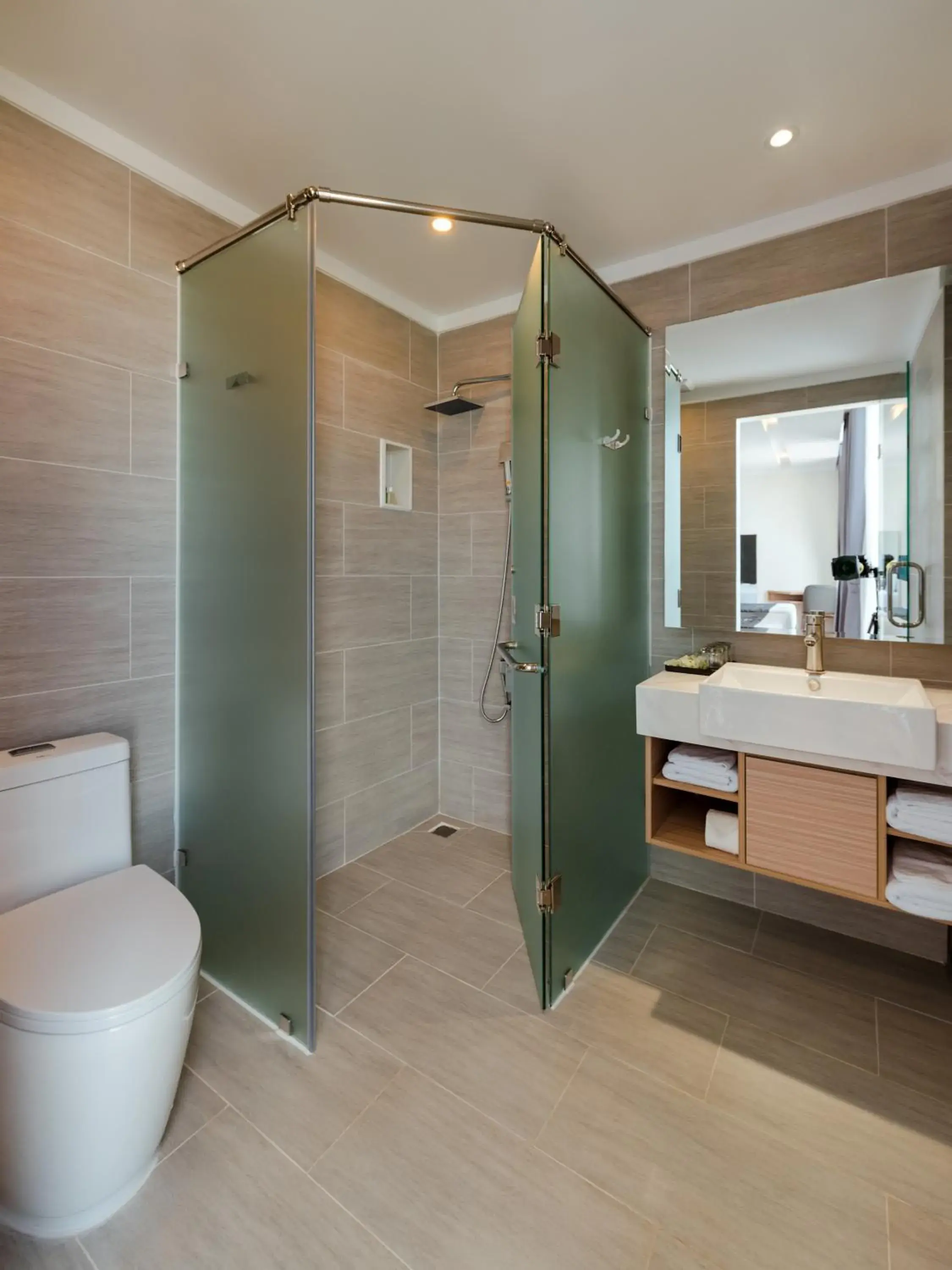 Standard Triple Room in The Empire Hotel Standard Triple Room in The Empire Hotel