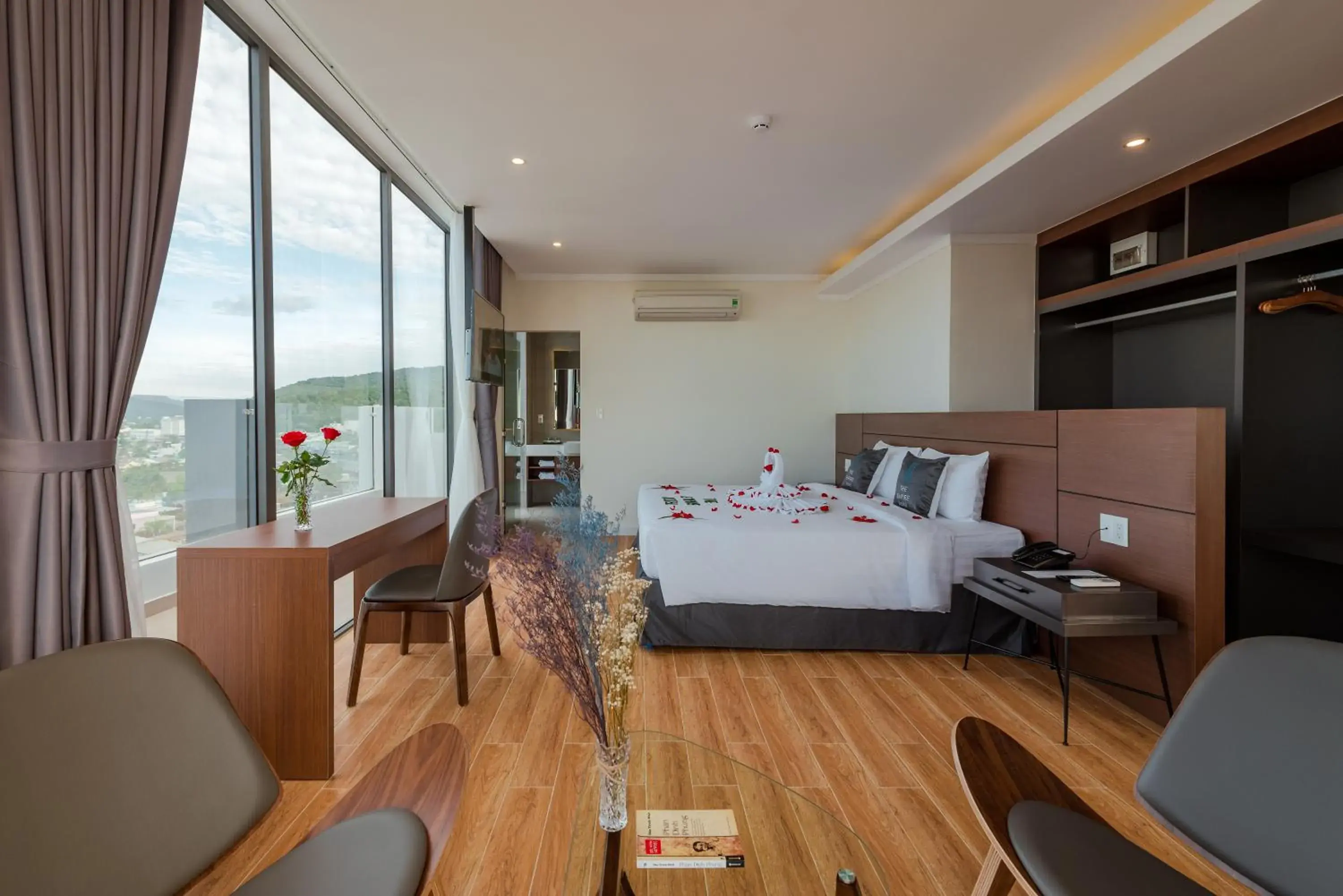 Executive Suite in The Empire Hotel Executive Suite in The Empire Hotel