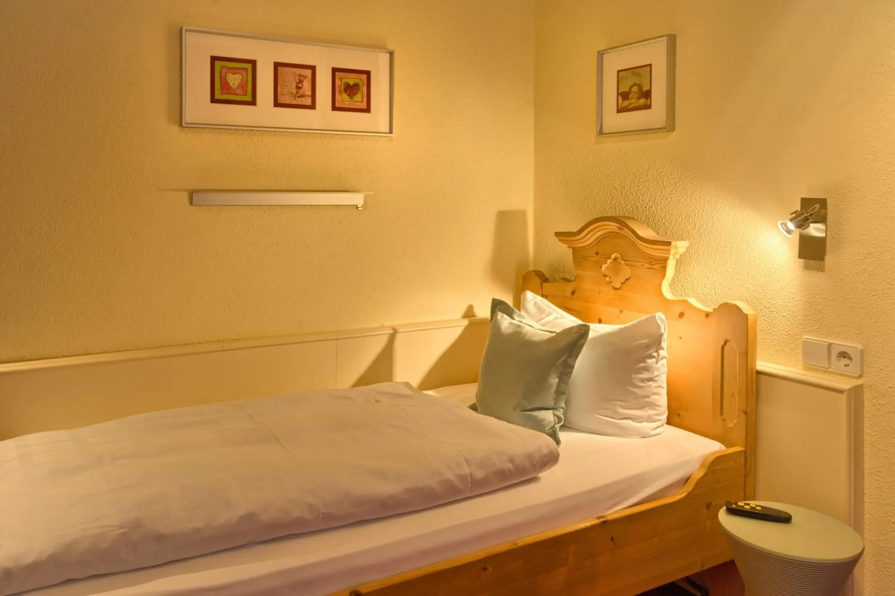 Single Room - single occupancy in Hotel & Restaurant Kaiserhof Single Room - single occupancy in Hotel & Restaurant Kaiserhof