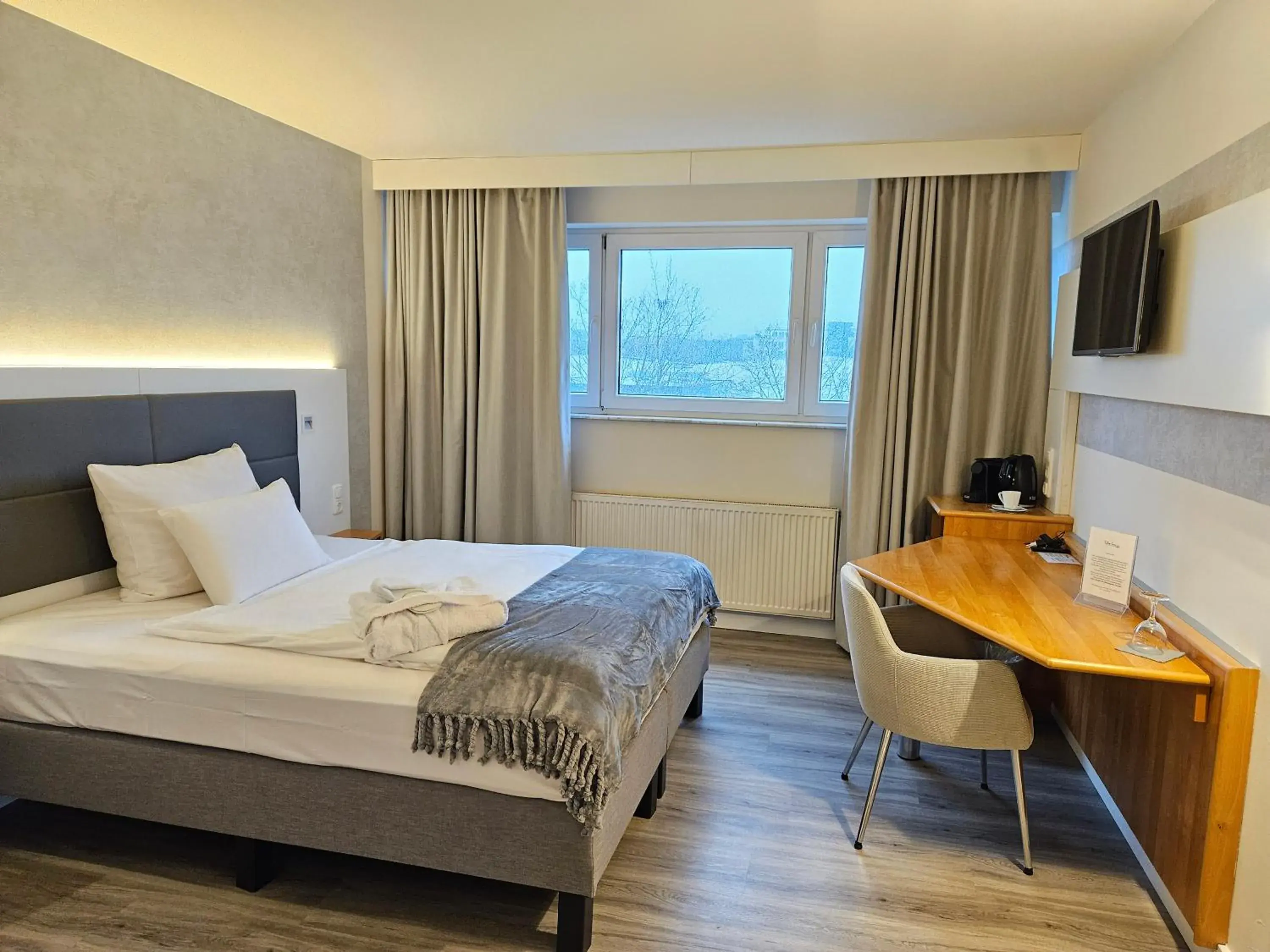 Deluxe King Room - single occupancy in Tulip Inn Frankfurt Airport Deluxe King Room - single occupancy in Tulip Inn Frankfurt Airport