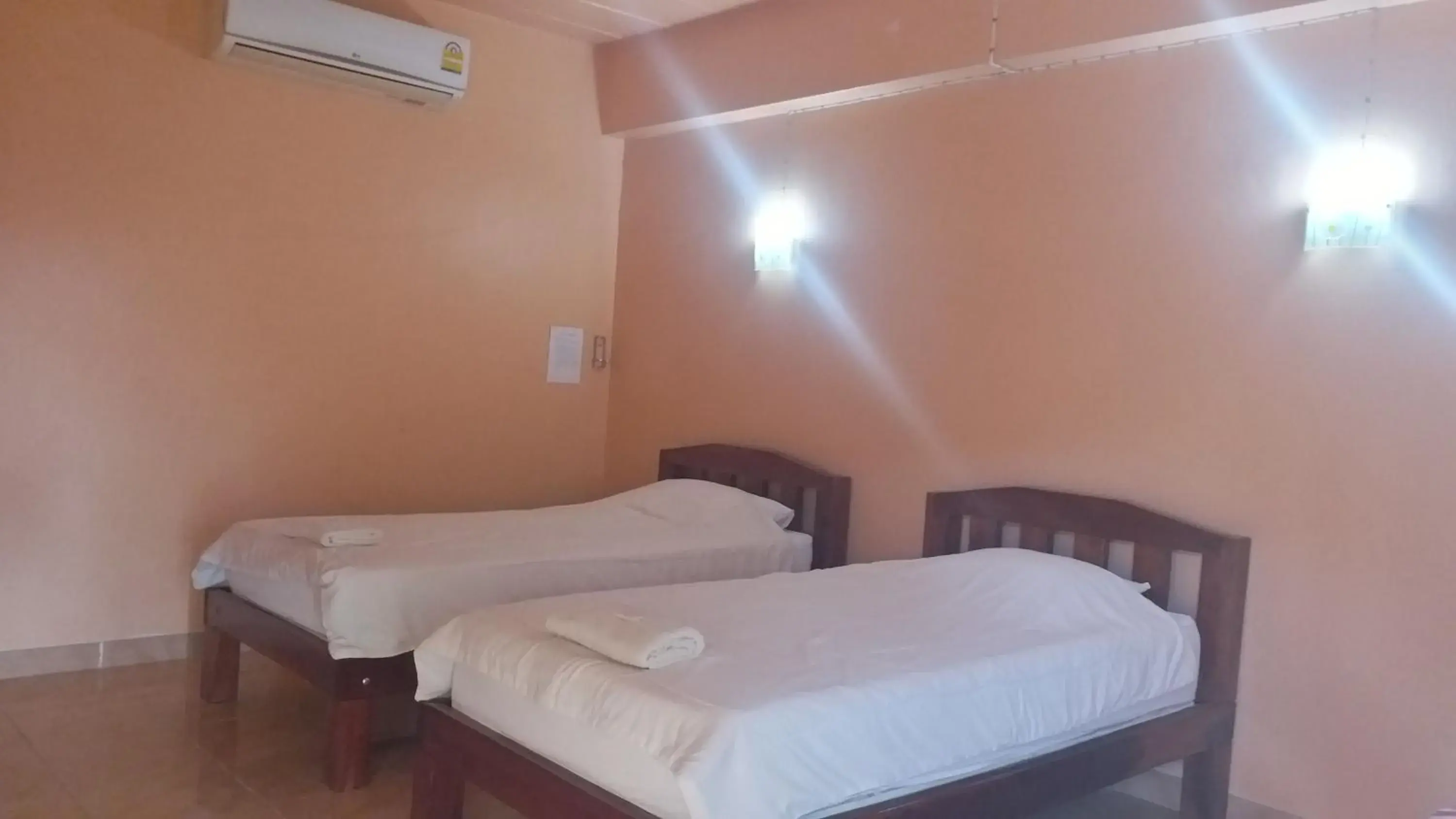 Standard Twin Room in The 99 Inn Hotel Standard Twin Room in The 99 Inn Hotel