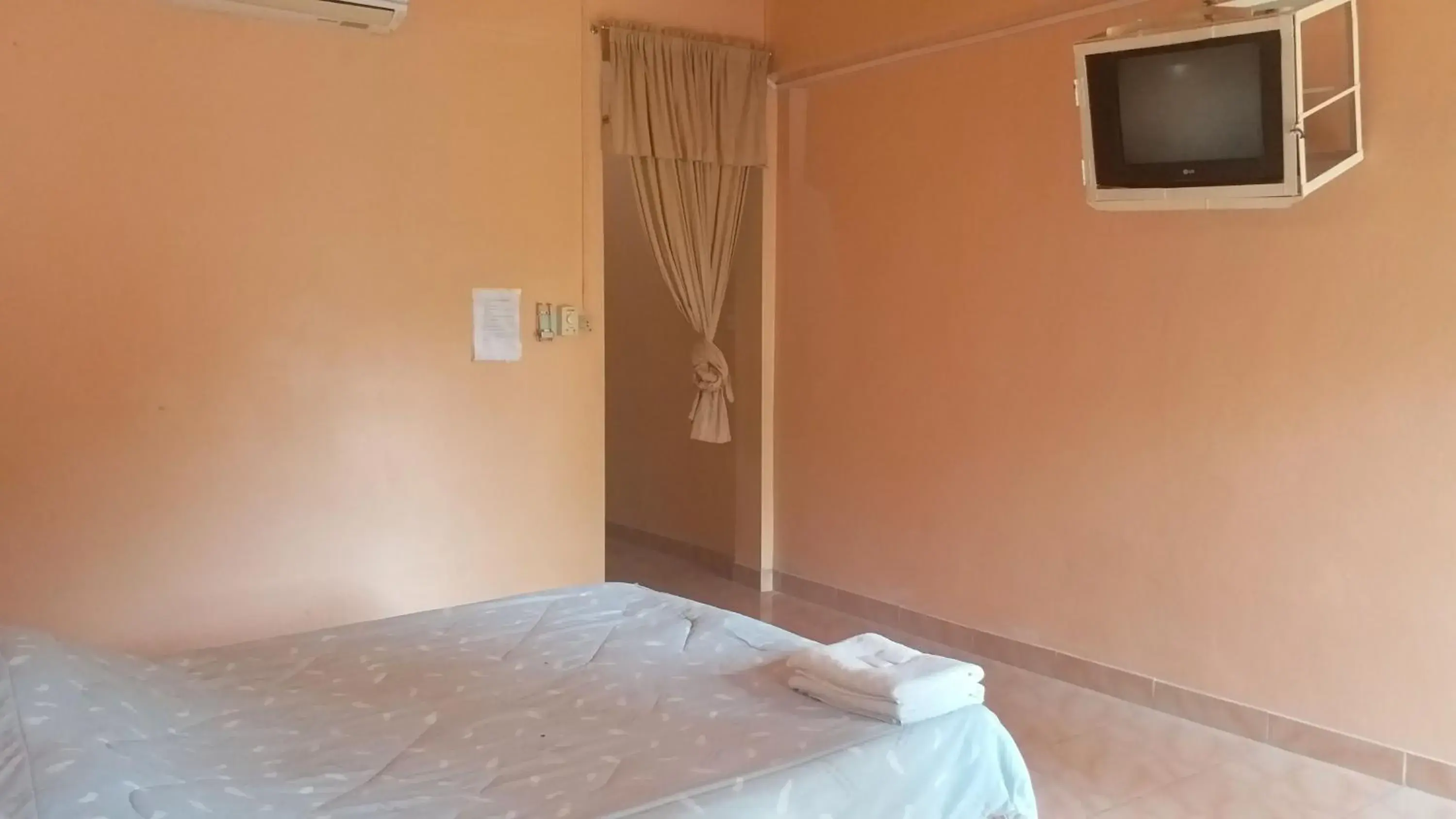 Superior Double Room in The 99 Inn Hotel Superior Double Room in The 99 Inn Hotel