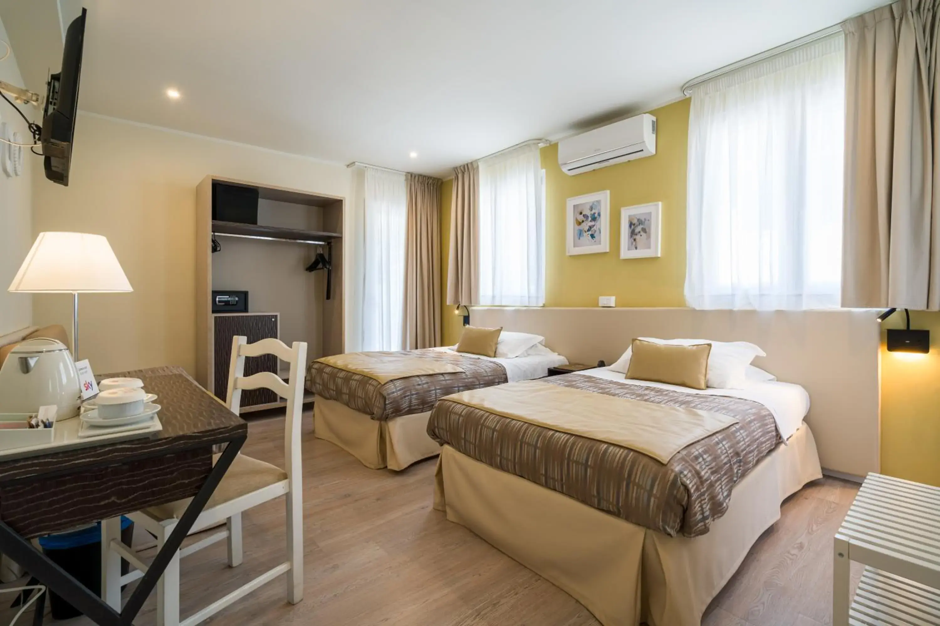 Family Room with French Beds and Mountain View in Hotel Rivage Taormina Family Room with French Beds and Mountain View in Hotel Rivage Taormina