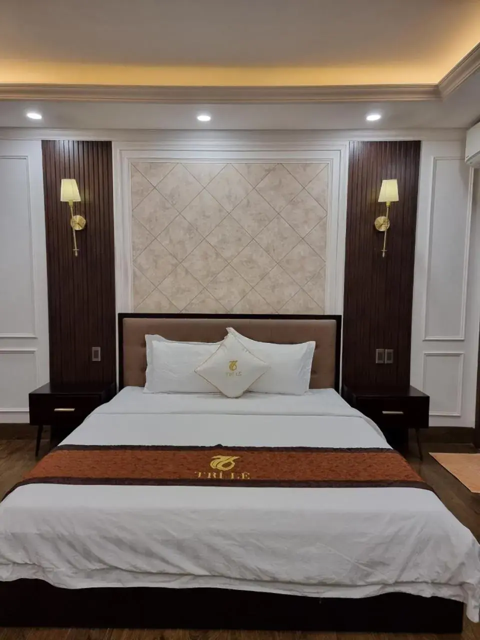 King Room with Balcony in Hotel Trí Lê King Room with Balcony in Hotel Trí Lê