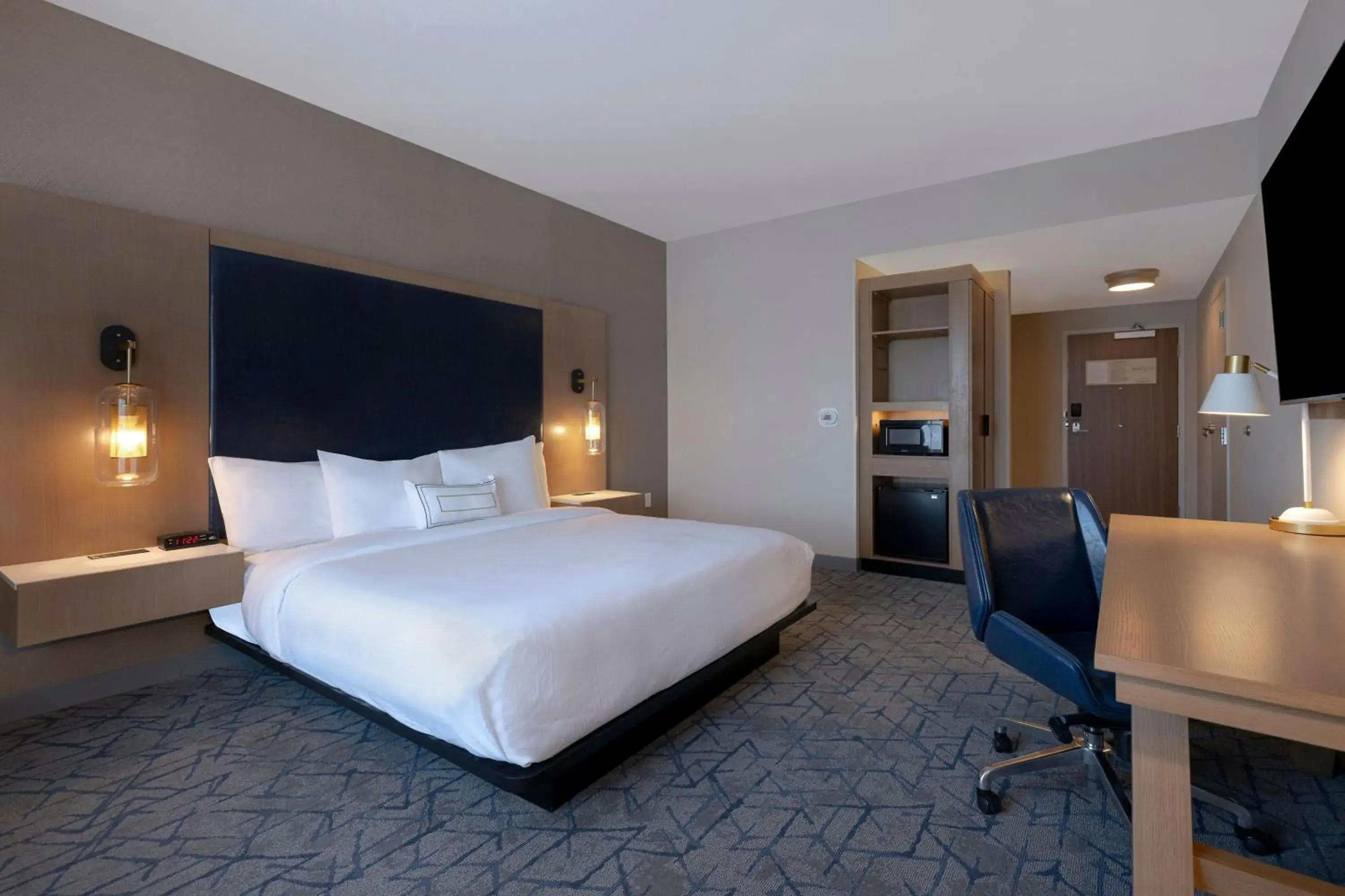King Room with Adapted Tub - Mobility and Hearing Accessible in Fairfield by Marriott Inn & Suites Denver Airport at Gateway Park King Room with Adapted Tub - Mobility and Hearing Accessible in Fairfield by Marriott Inn & Suites Denver Airport at Gateway Park