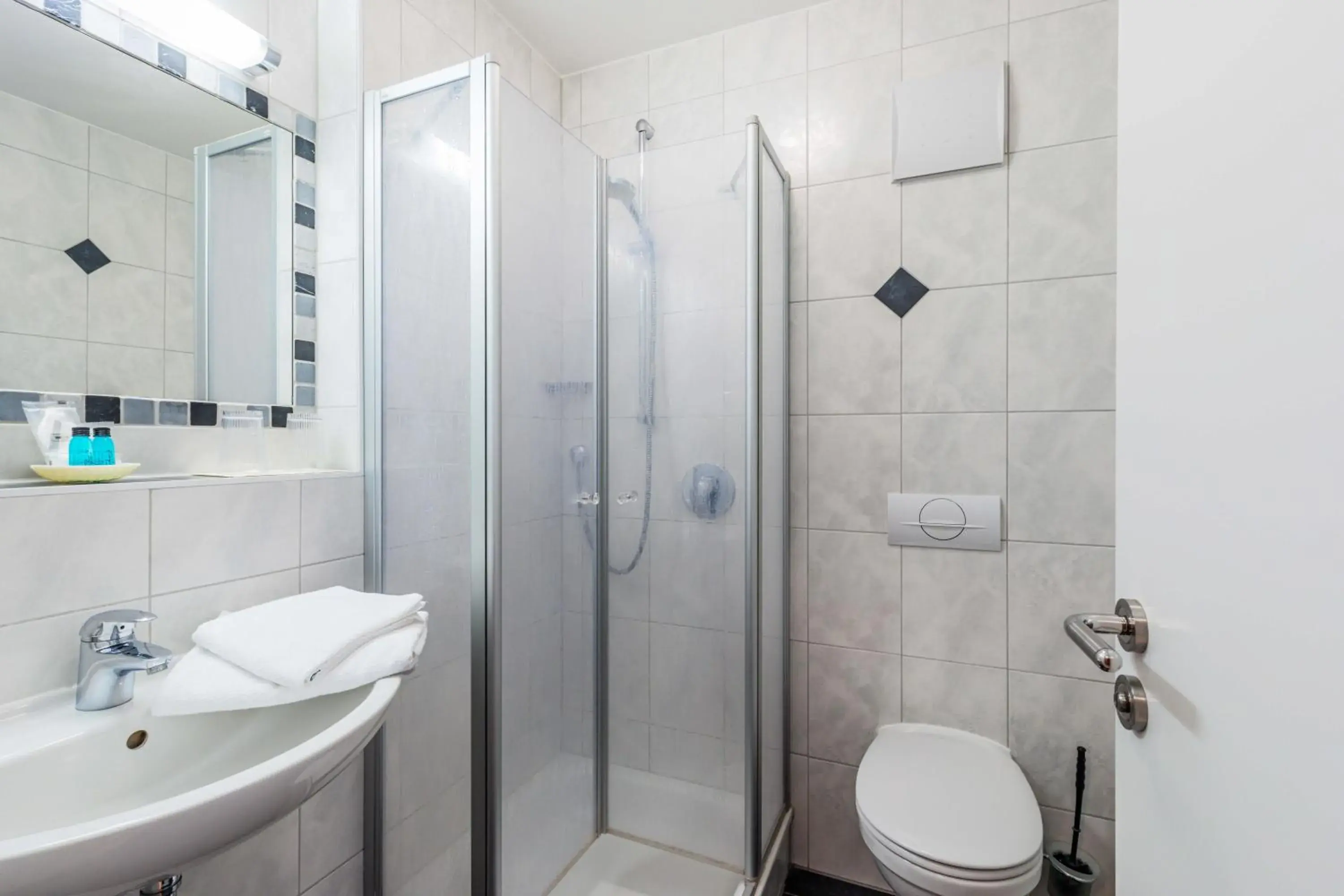 Triple Room - single occupancy in Gasthaus Hotel Ostermeier Triple Room - single occupancy in Gasthaus Hotel Ostermeier