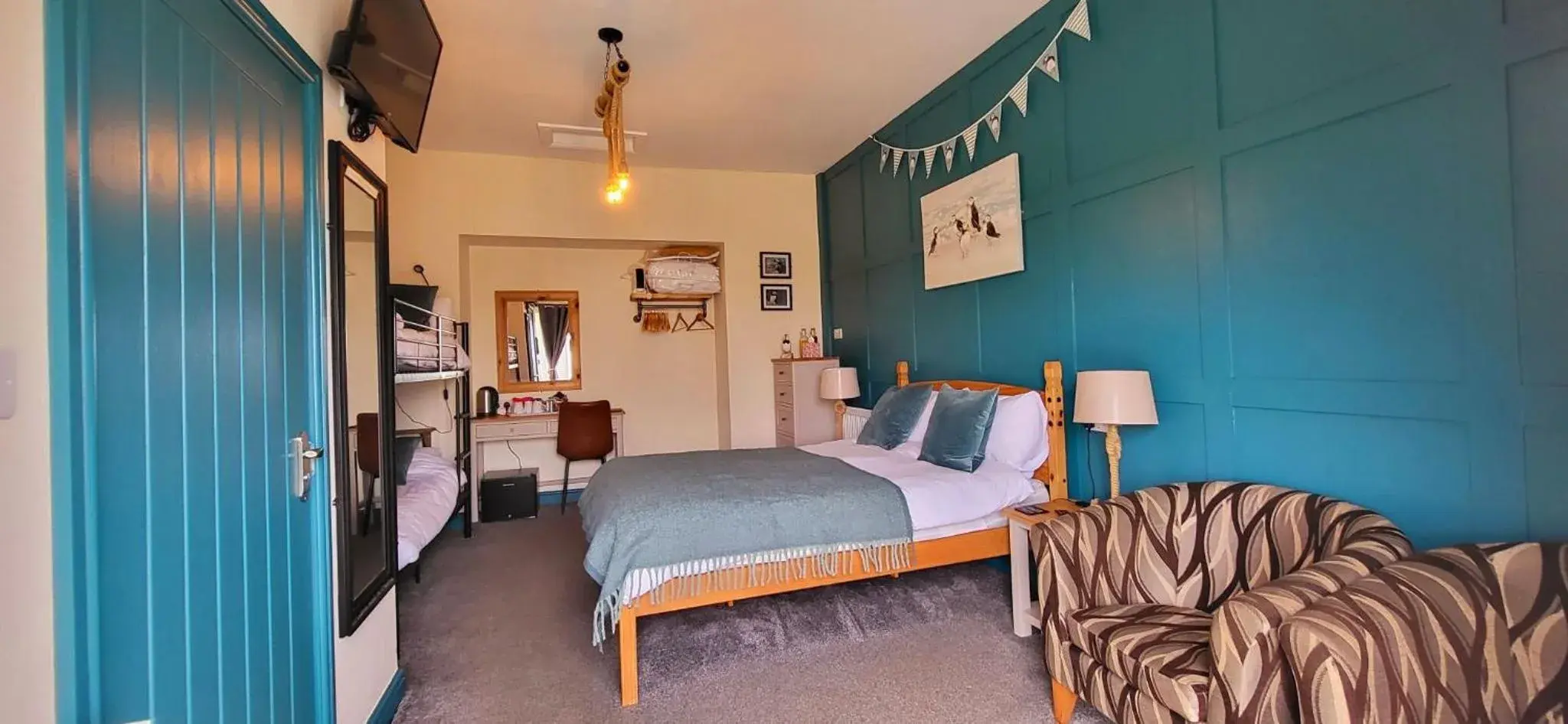 Deluxe Family Room in Ensuite Bed And Breakfast Rooms At The Ring Pub Deluxe Family Room in Ensuite Bed And Breakfast Rooms At The Ring Pub