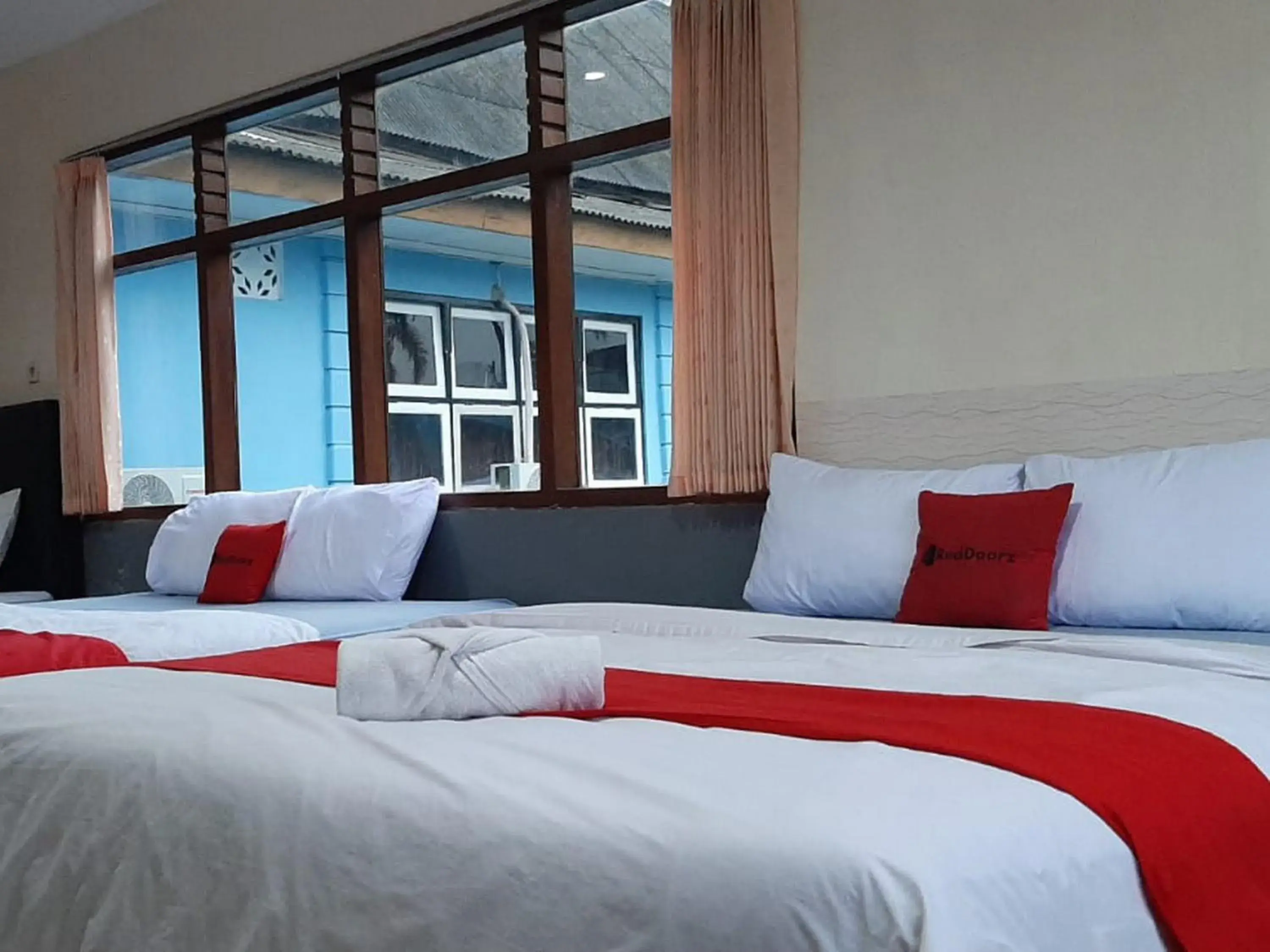 Deluxe Family Room in RedDoorz At Hotel Pakem Sari Kaliurang Deluxe Family Room in RedDoorz At Hotel Pakem Sari Kaliurang