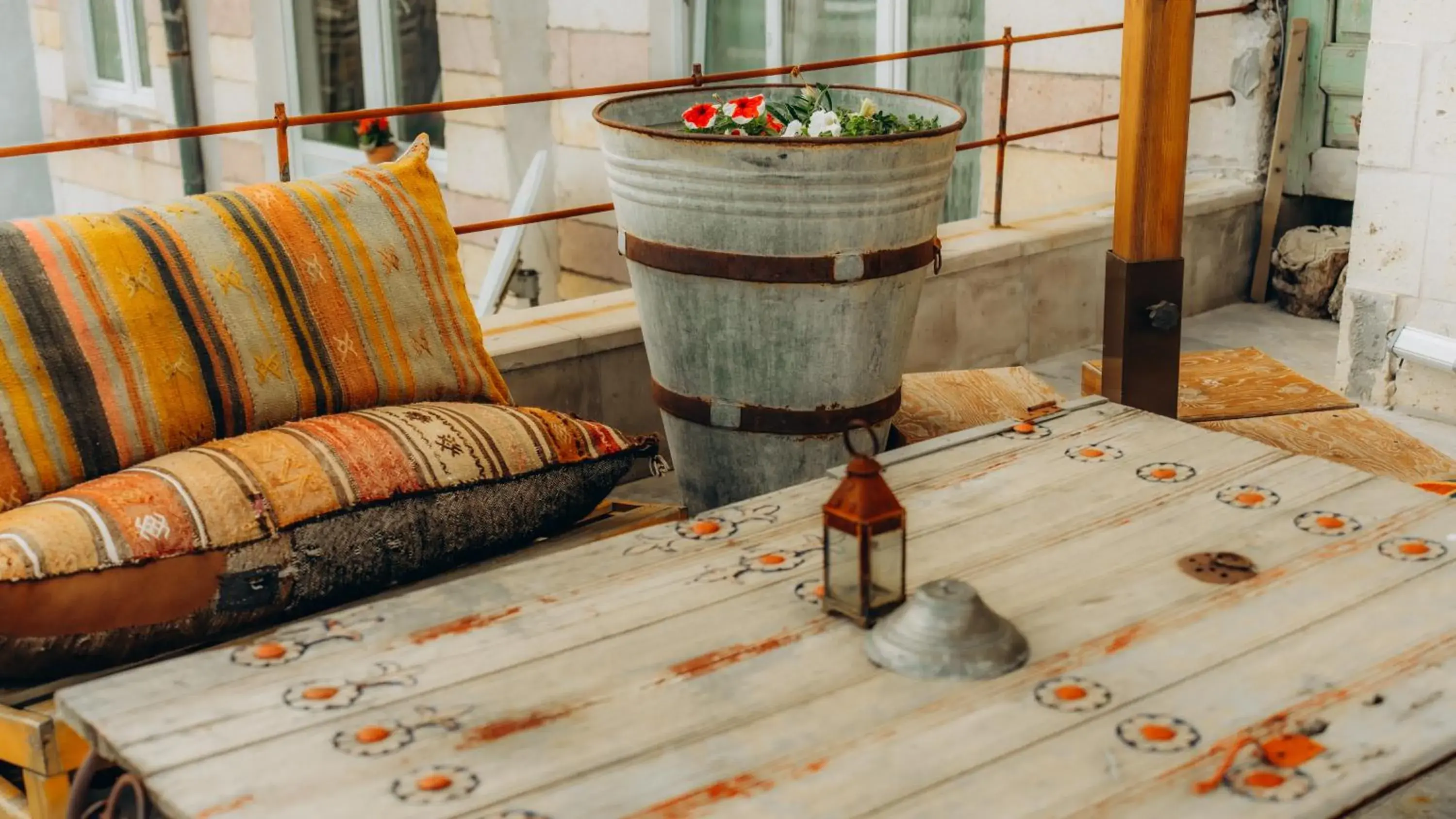 Queen Room with Balcony in Doda Artisanal Cave Hotel 14 Plus Queen Room with Balcony in Doda Artisanal Cave Hotel 14 Plus