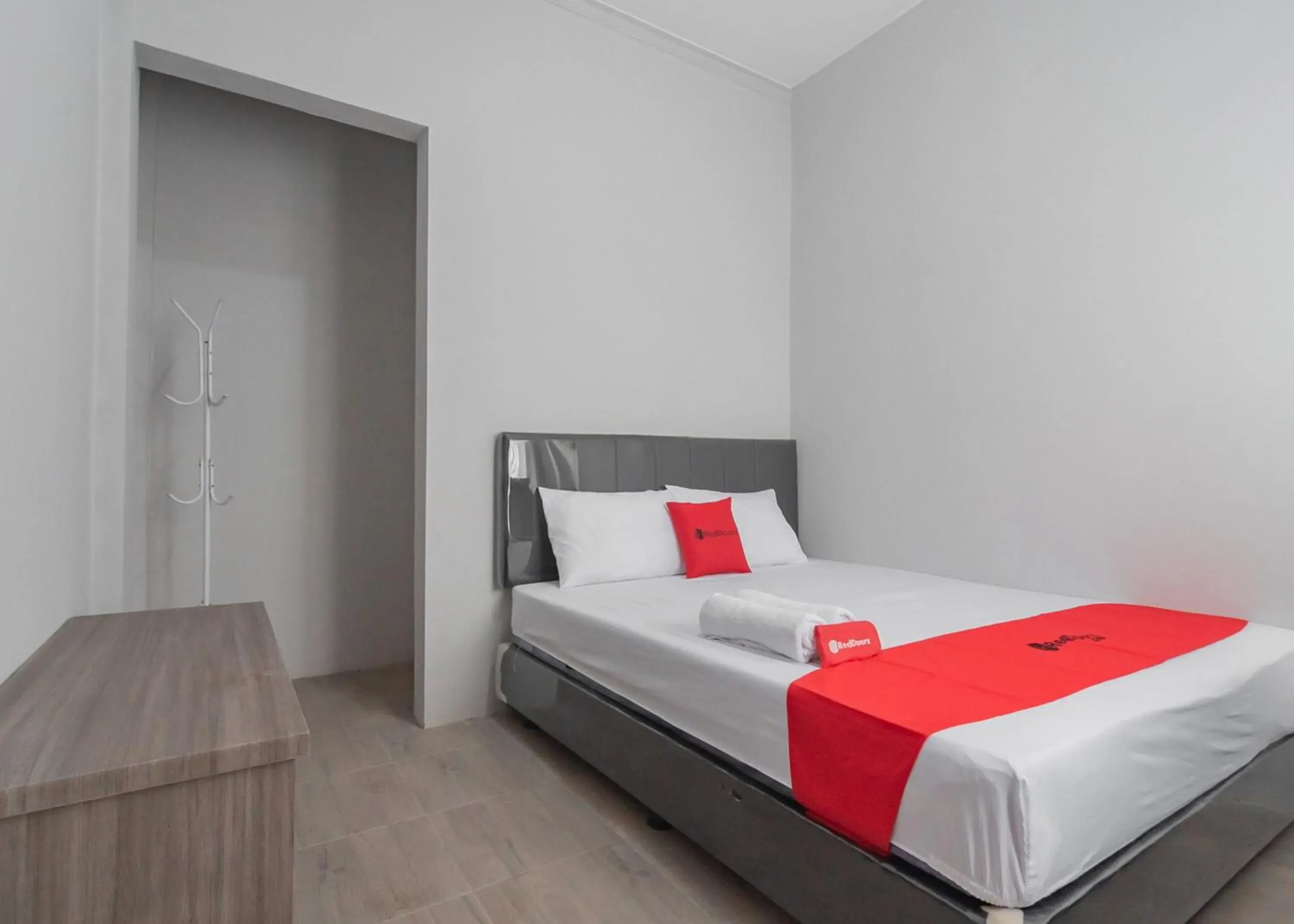 Double Room in RedDoorz Syariah near Wisata Situ Gunung Sukabumi Double Room in RedDoorz Syariah near Wisata Situ Gunung Sukabumi