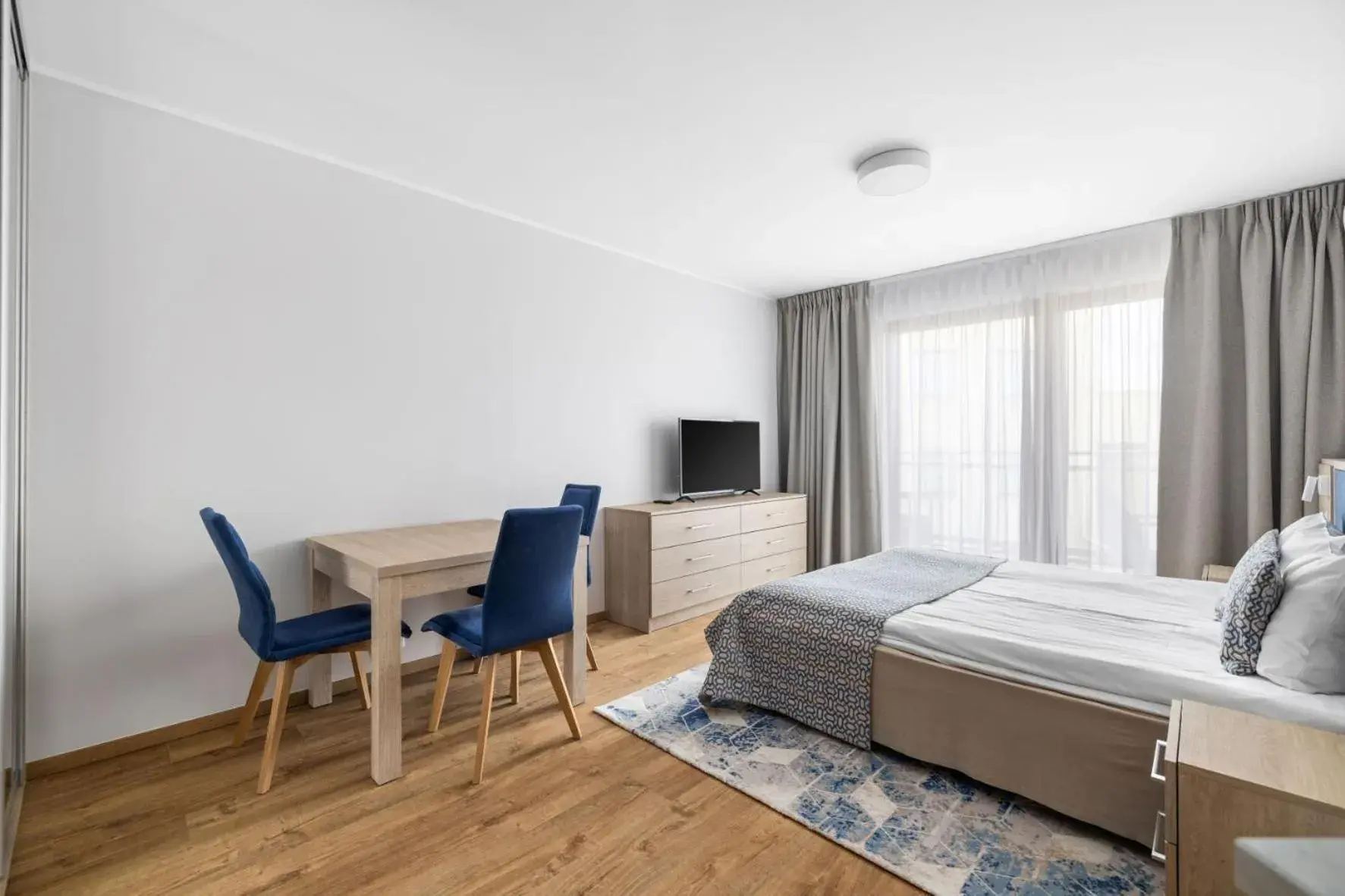 Family Double Room in Maloves Resort & Spa, pokoje w bocznych budynkach Family Double Room in Maloves Resort & Spa, pokoje w bocznych budynkach