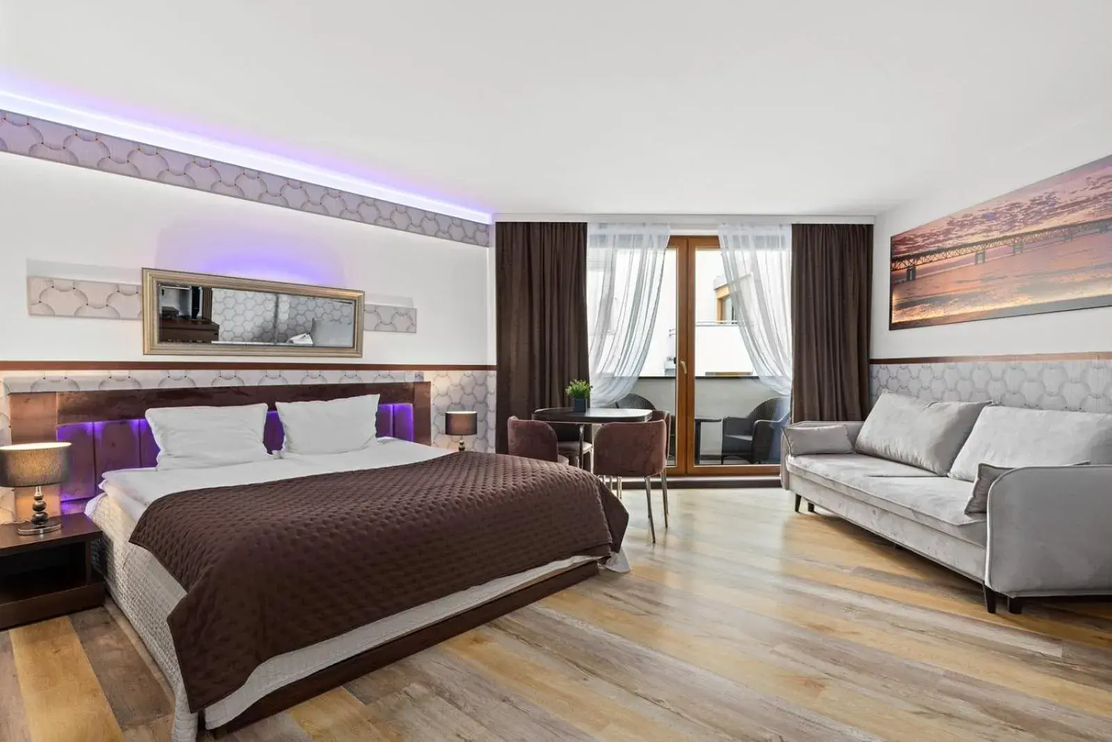 Large Double Room in Maloves Resort & Spa, pokoje w bocznych budynkach Large Double Room in Maloves Resort & Spa, pokoje w bocznych budynkach