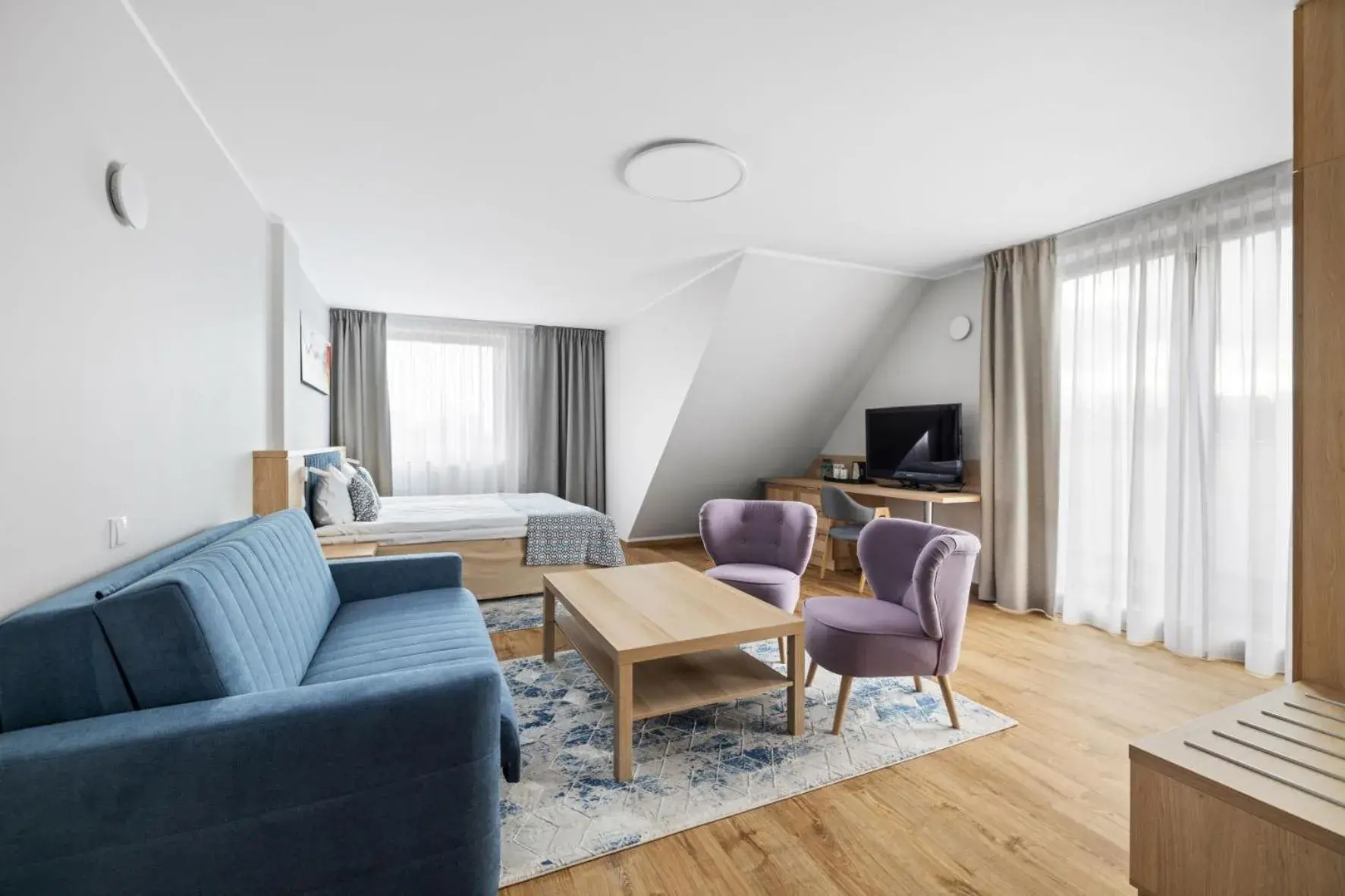 Large Double Room in Maloves Resort & Spa, pokoje w bocznych budynkach Large Double Room in Maloves Resort & Spa, pokoje w bocznych budynkach