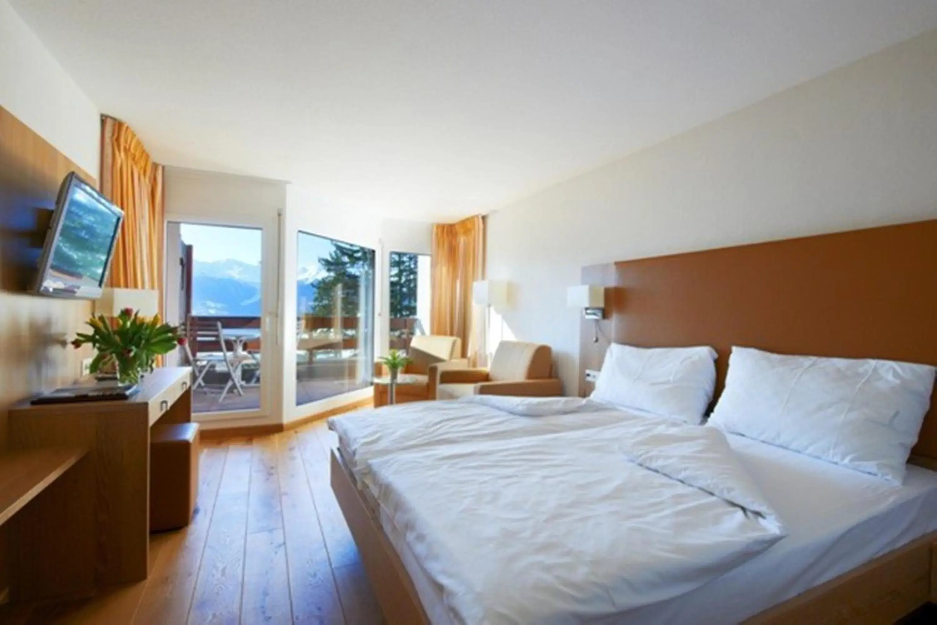 Superior Double Room with Balcony and Mountain View in Hotel Helvetia Intergolf Superior Double Room with Balcony and Mountain View in Hotel Helvetia Intergolf