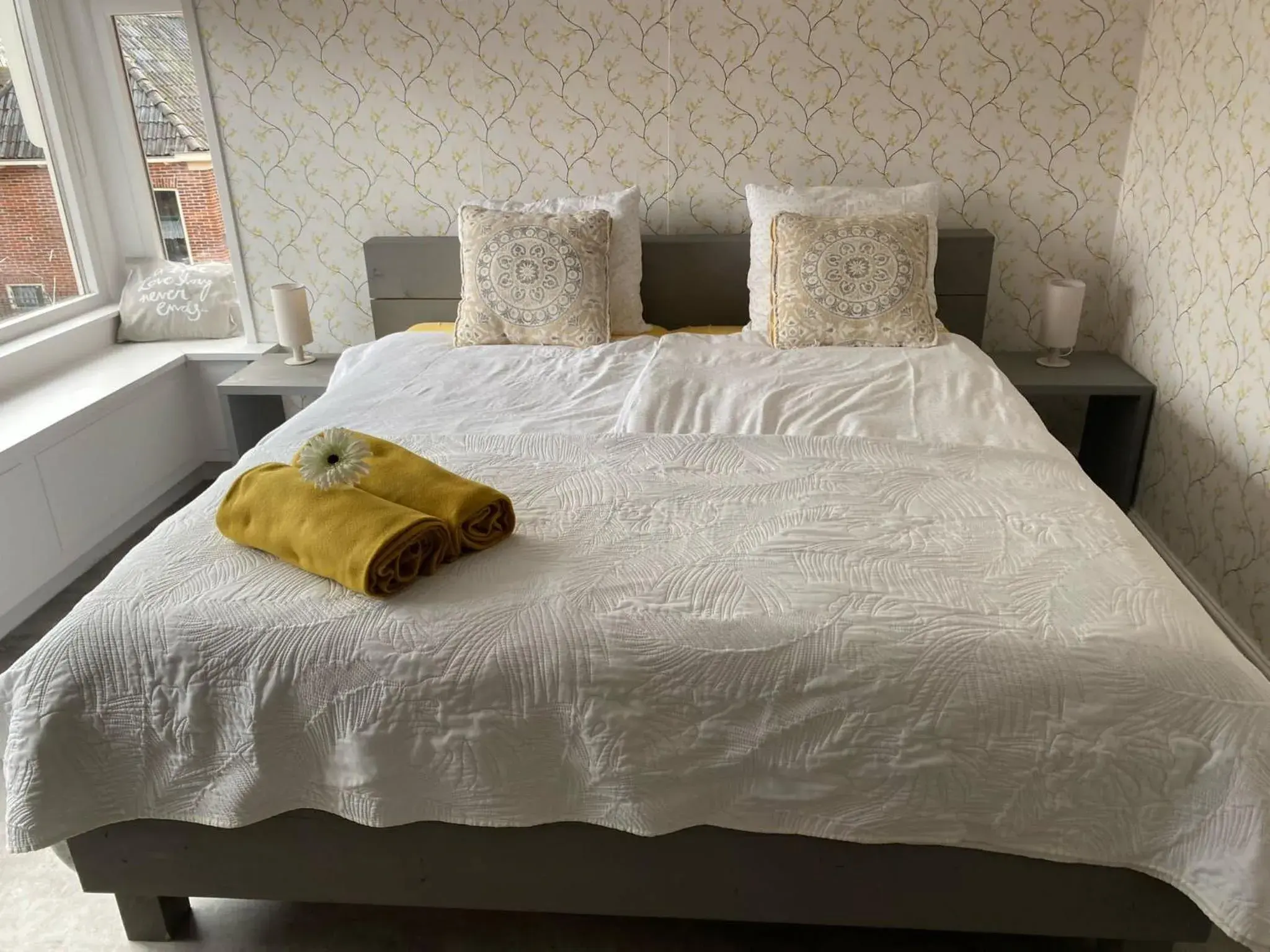 Double Room with Private Bathroom in BnB-Heirhuys Double Room with Private Bathroom in BnB-Heirhuys