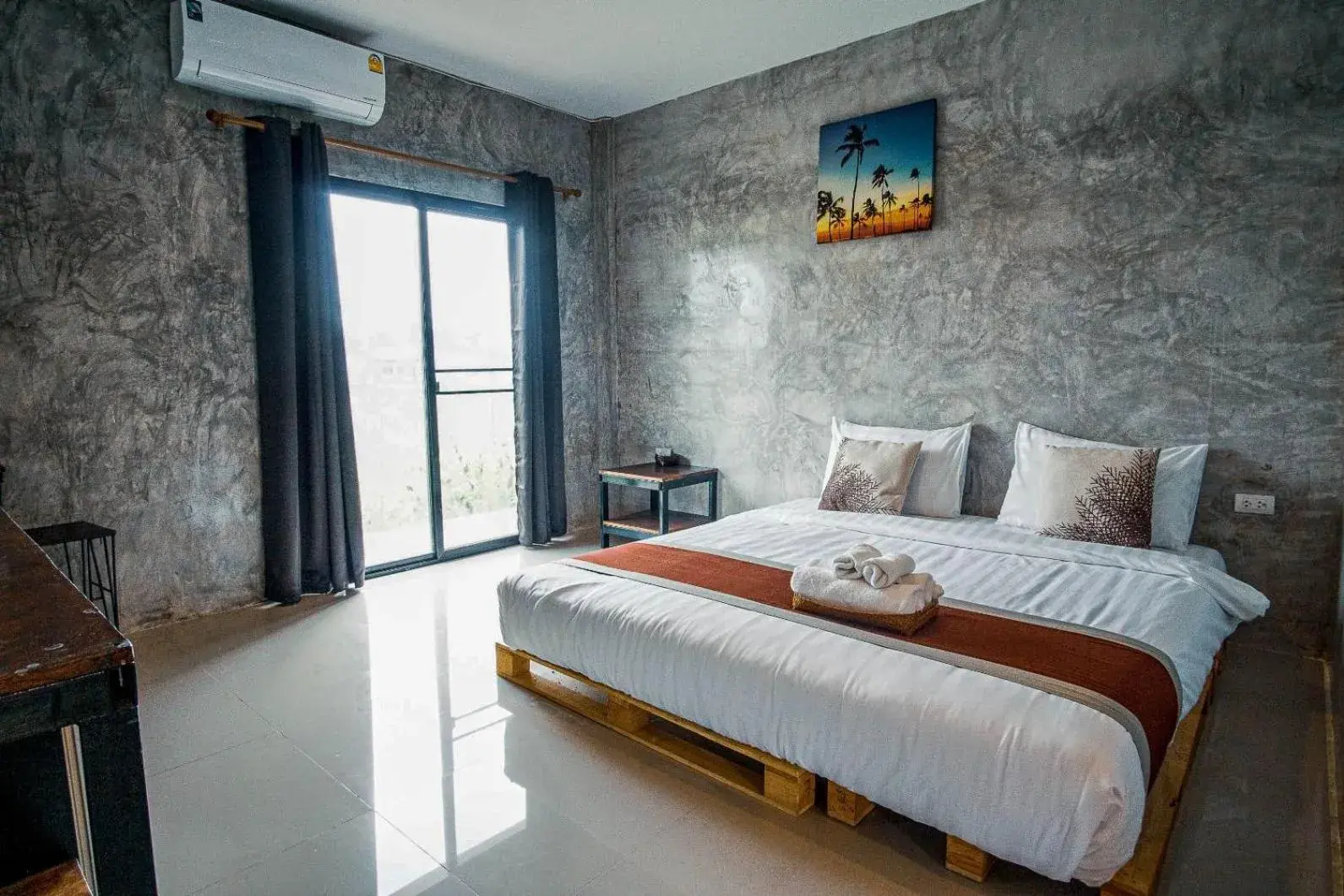 Deluxe Double Room in Long Lake Resort Deluxe Double Room in Long Lake Resort