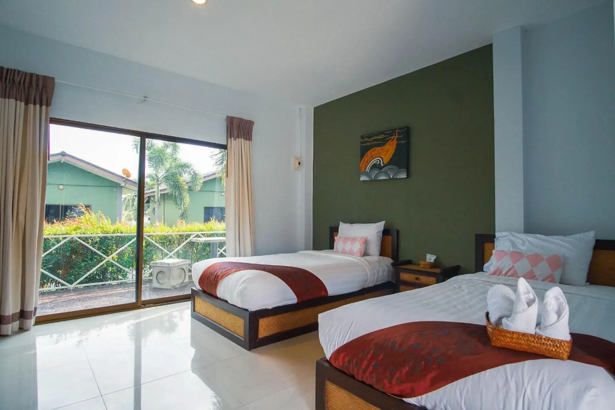 Superior Twin Room in Long Lake Resort Superior Twin Room in Long Lake Resort