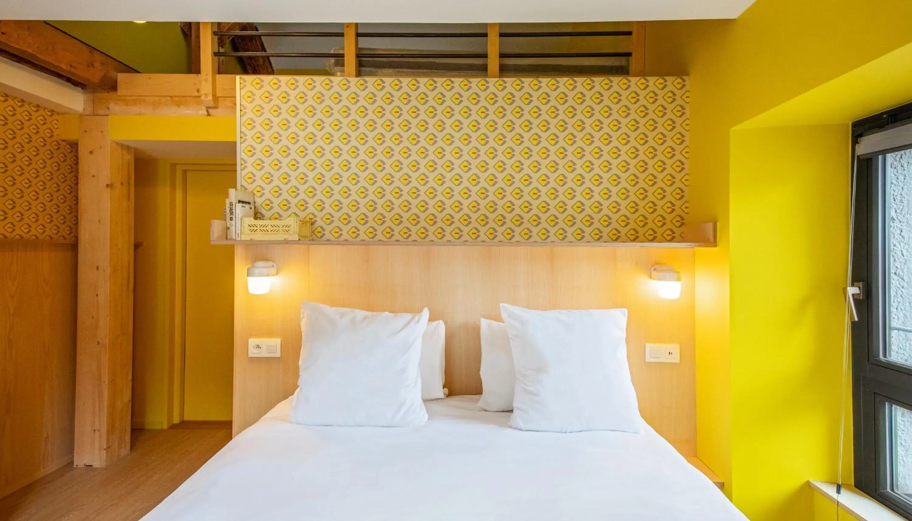 Quadruple Room 12m2 + Mezzanine in Cosmiques Hotel - Centre Chamonix Quadruple Room 12m2 + Mezzanine in Cosmiques Hotel - Centre Chamonix