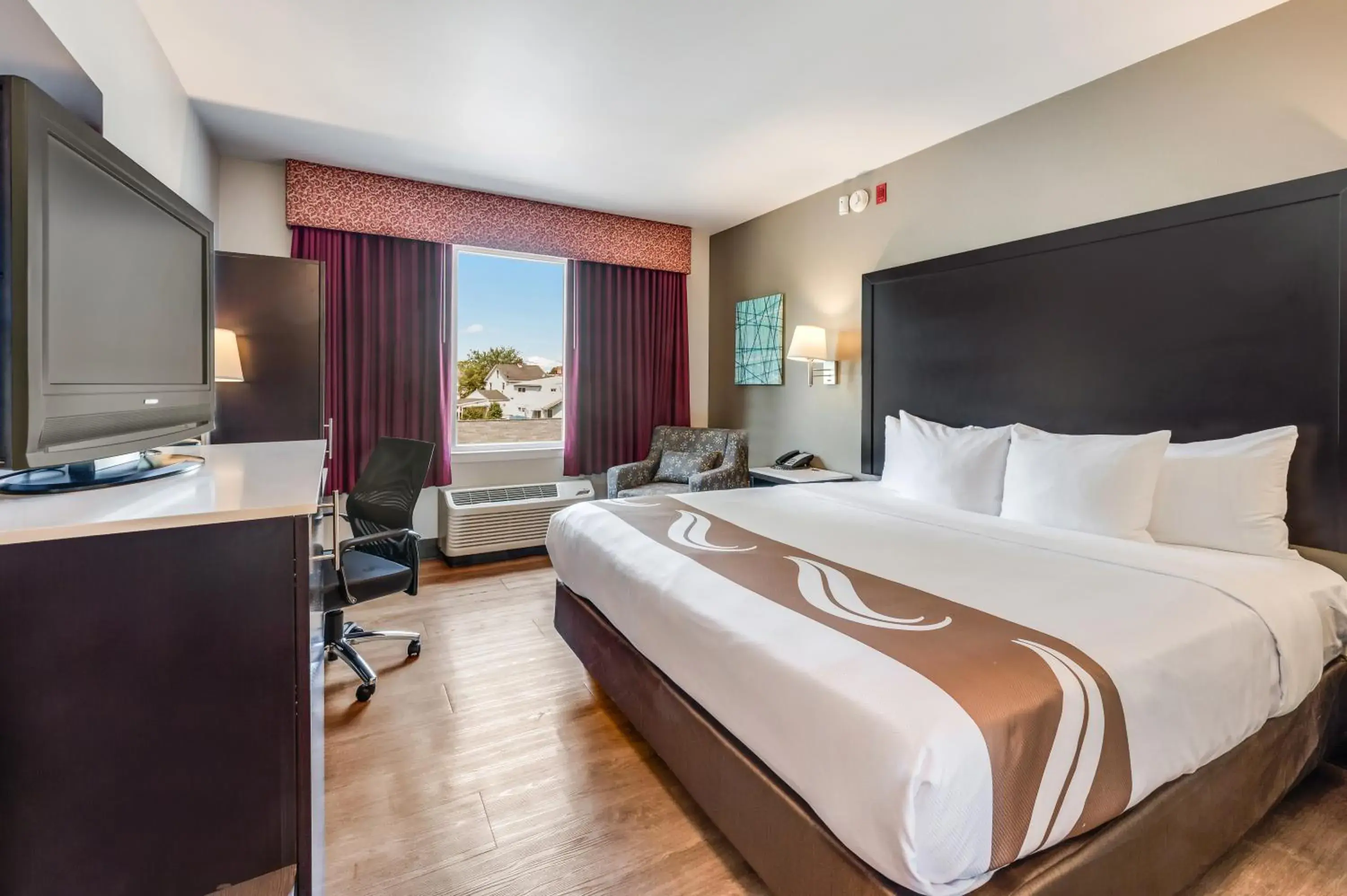 Superior King Room in Quality Inn Poughkeepsie Superior King Room in Quality Inn Poughkeepsie