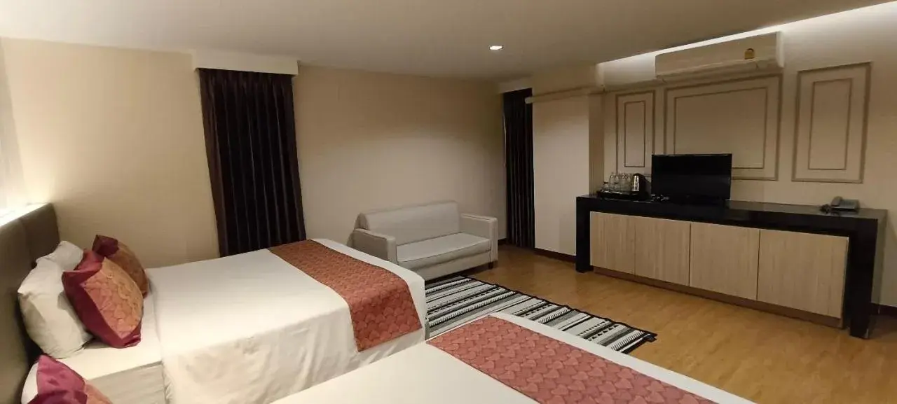 Luxury Triple Room in The Airport Courtyard Suvarnabhumi Airport Luxury Triple Room in The Airport Courtyard Suvarnabhumi Airport