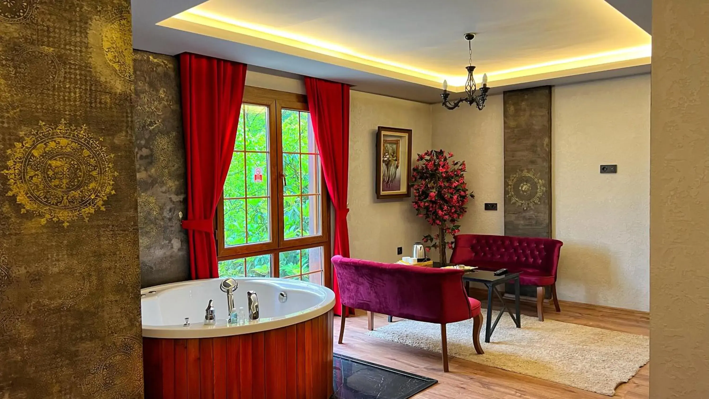 King Room with Lake View in River Didi Otel King Room with Lake View in River Didi Otel