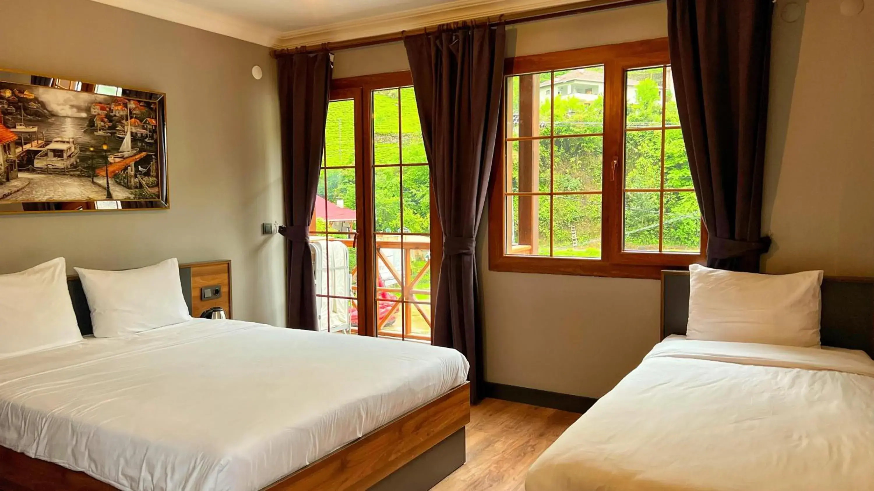 Triple Room with Mountain View in River Didi Otel Triple Room with Mountain View in River Didi Otel