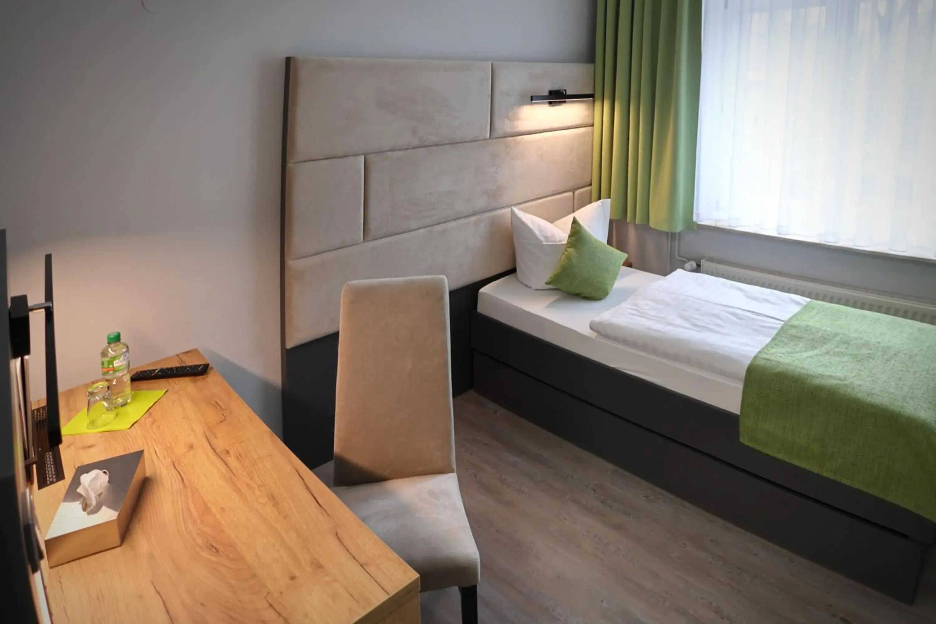 Single Room with Lake View - single occupancy in Hotel und Restaurant Kranichsberg Single Room with Lake View - single occupancy in Hotel und Restaurant Kranichsberg