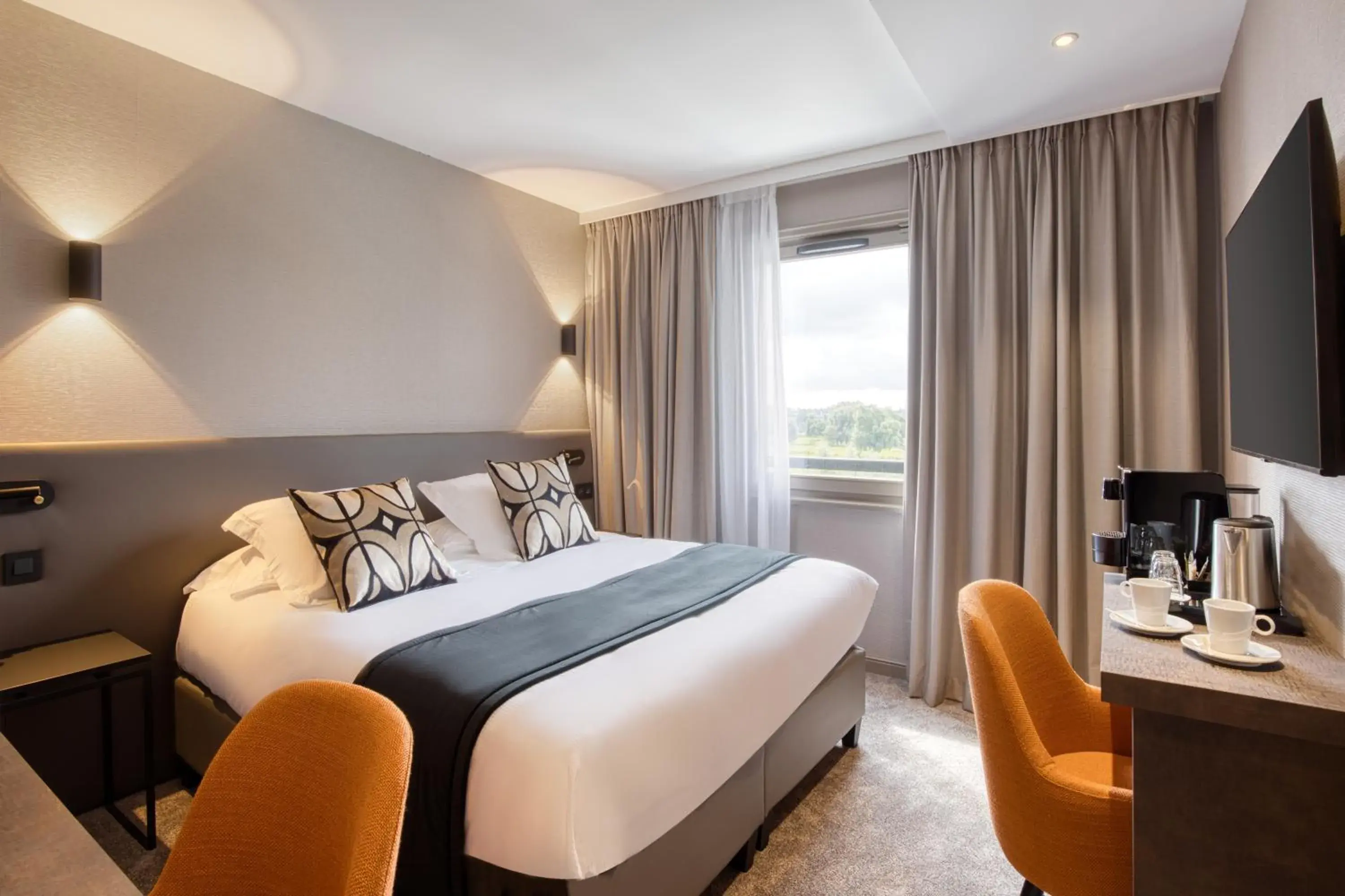 Classic King Room with City View in Best Western Plus Le Fairway Hotel & Spa Golf d'Arras Classic King Room with City View in Best Western Plus Le Fairway Hotel & Spa Golf d'Arras
