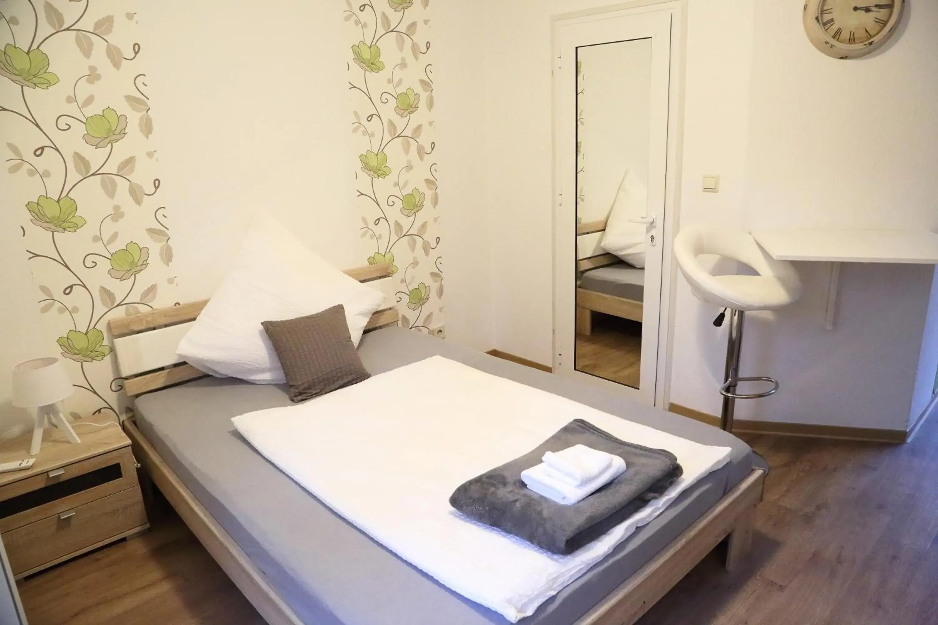 Single Room with Terrace - single occupancy in Gästehaus zum Surgrund Single Room with Terrace - single occupancy in Gästehaus zum Surgrund