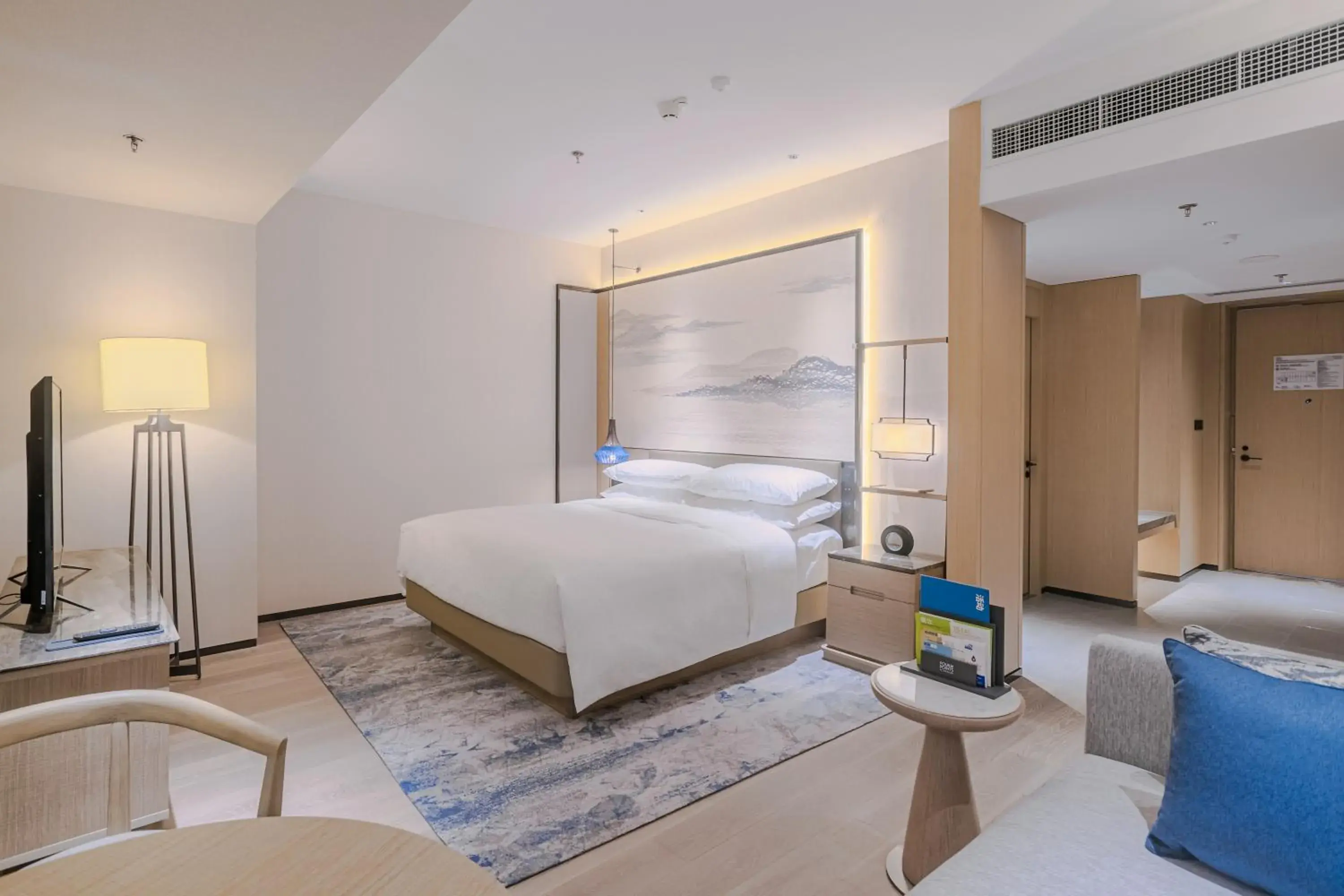 Premium Deluxe Guest room with 1 King in Four Points by Sheraton Suzhou, Wuzhong Premium Deluxe Guest room with 1 King in Four Points by Sheraton Suzhou, Wuzhong