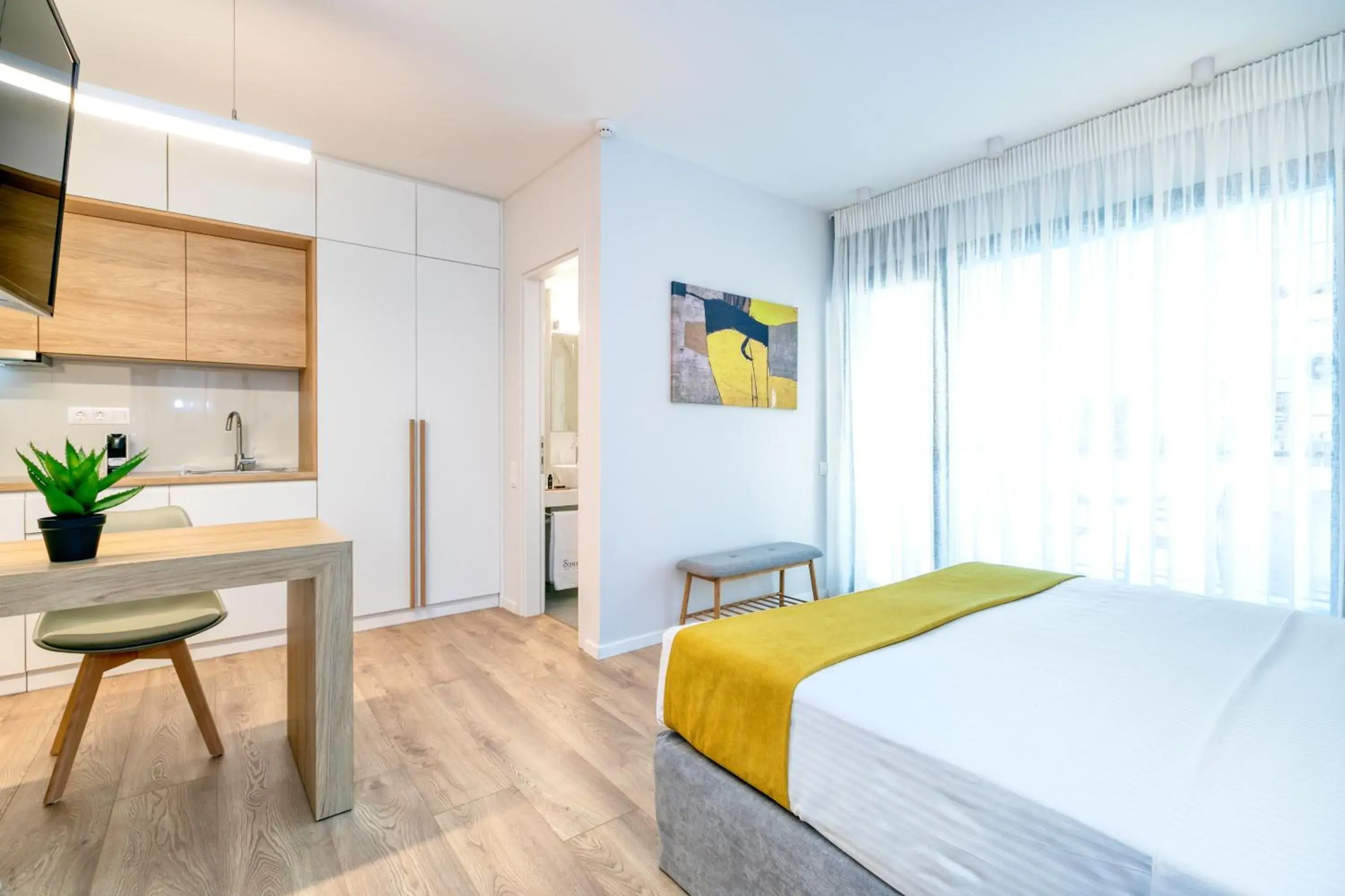 Junior Suite with Balcony - single occupancy in δ193 Junior Suite with Balcony - single occupancy in δ193