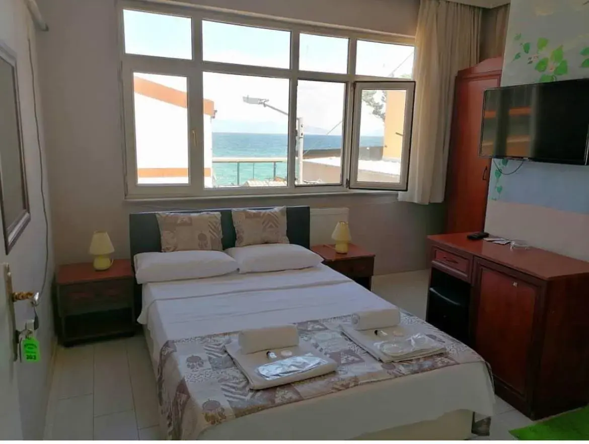 Deluxe Double Room with Shower - single occupancy in Hotel Mudanya Deluxe Double Room with Shower - single occupancy in Hotel Mudanya
