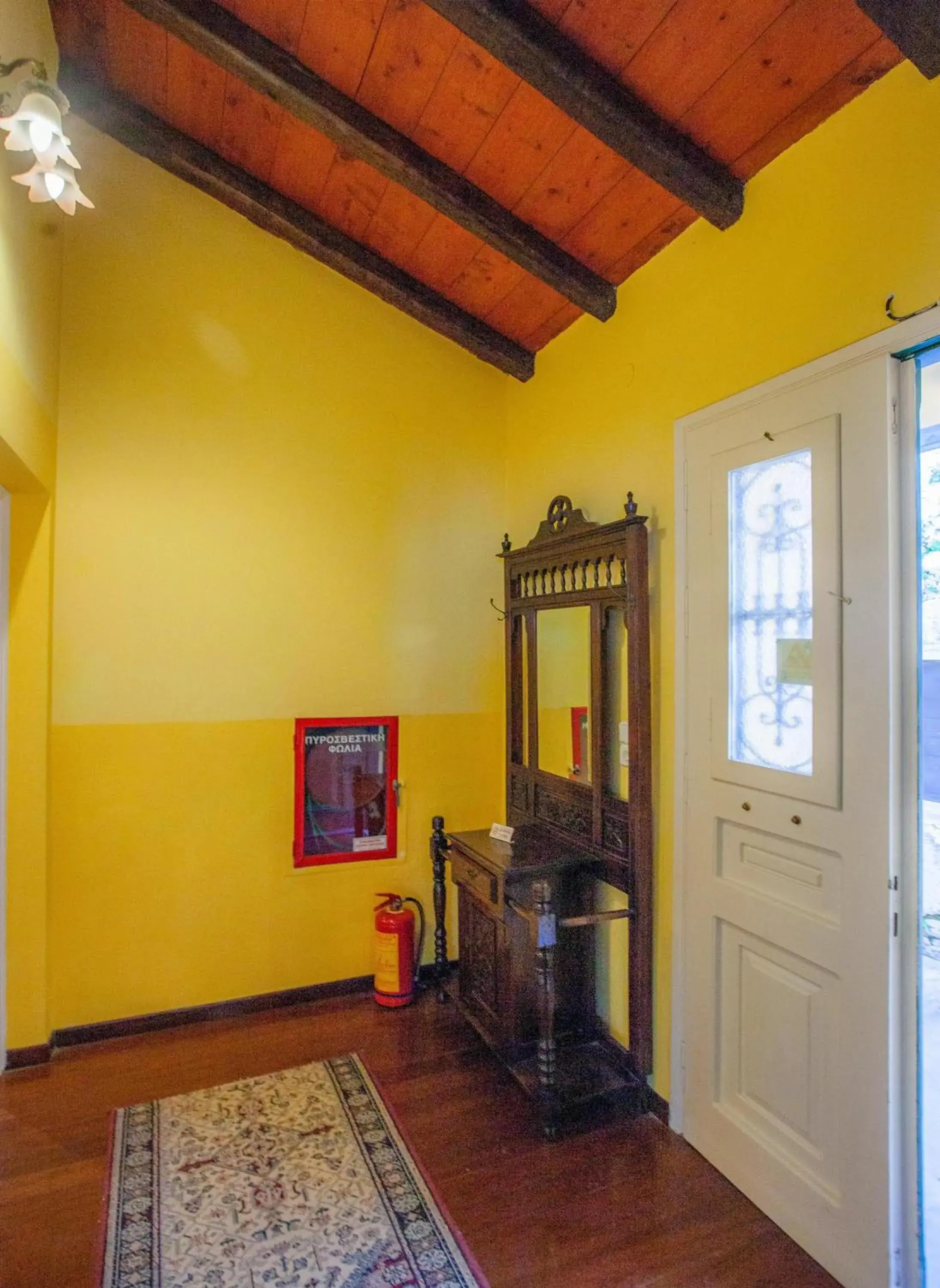 Triple Room in Byron Traditional Hotel Triple Room in Byron Traditional Hotel