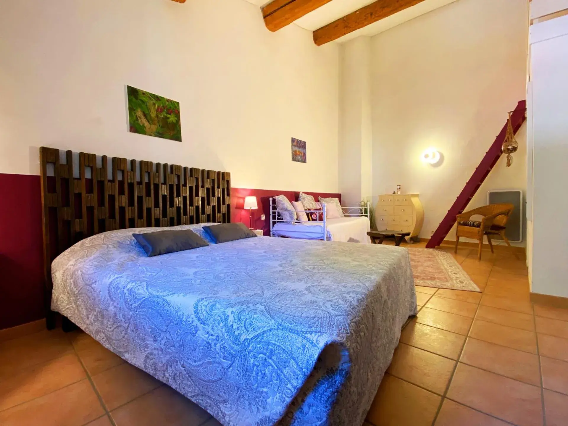 Large Double Room in Orangerie de Cardet - Maison d'hôtes - B&B Large Double Room in Orangerie de Cardet - Maison d'hôtes - B&B