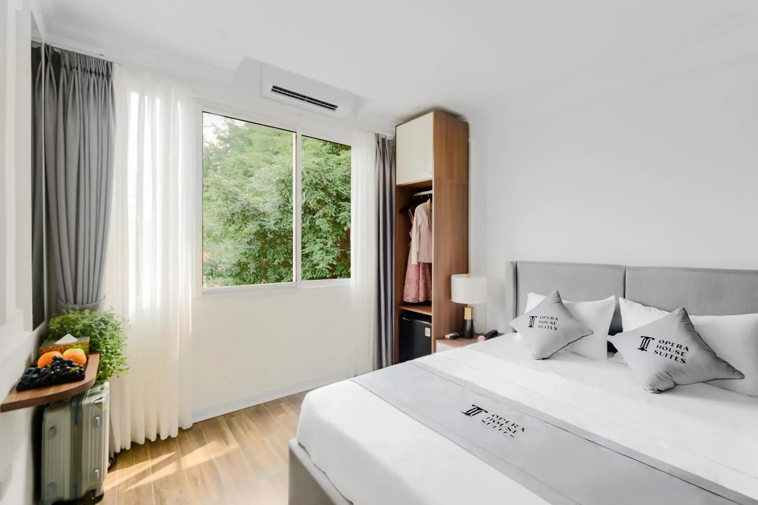 Deluxe Room with City View in Opera House Suites Deluxe Room with City View in Opera House Suites