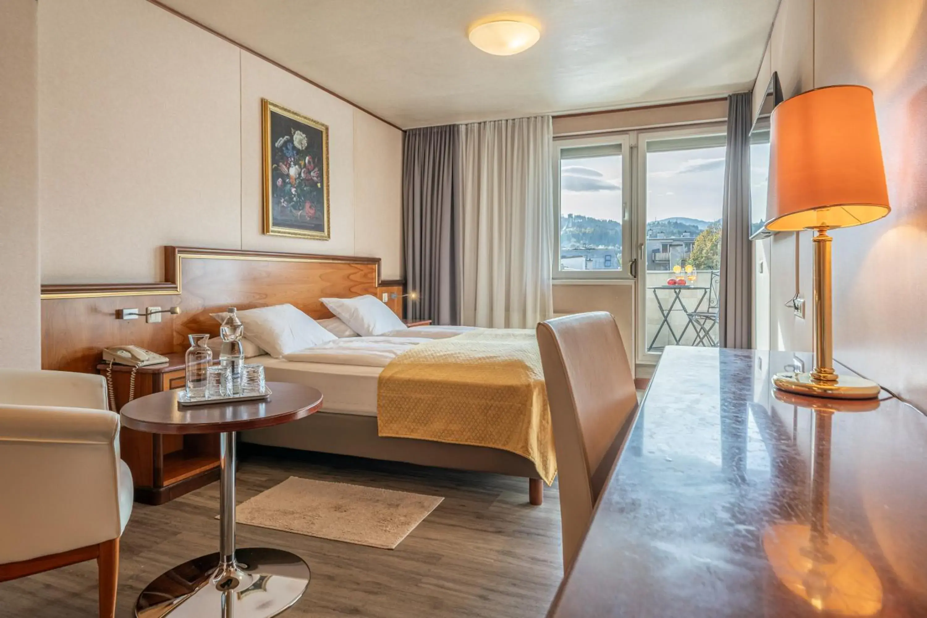 Twin Room with Balcony in Hotel Neue Post I self check-in Twin Room with Balcony in Hotel Neue Post I self check-in