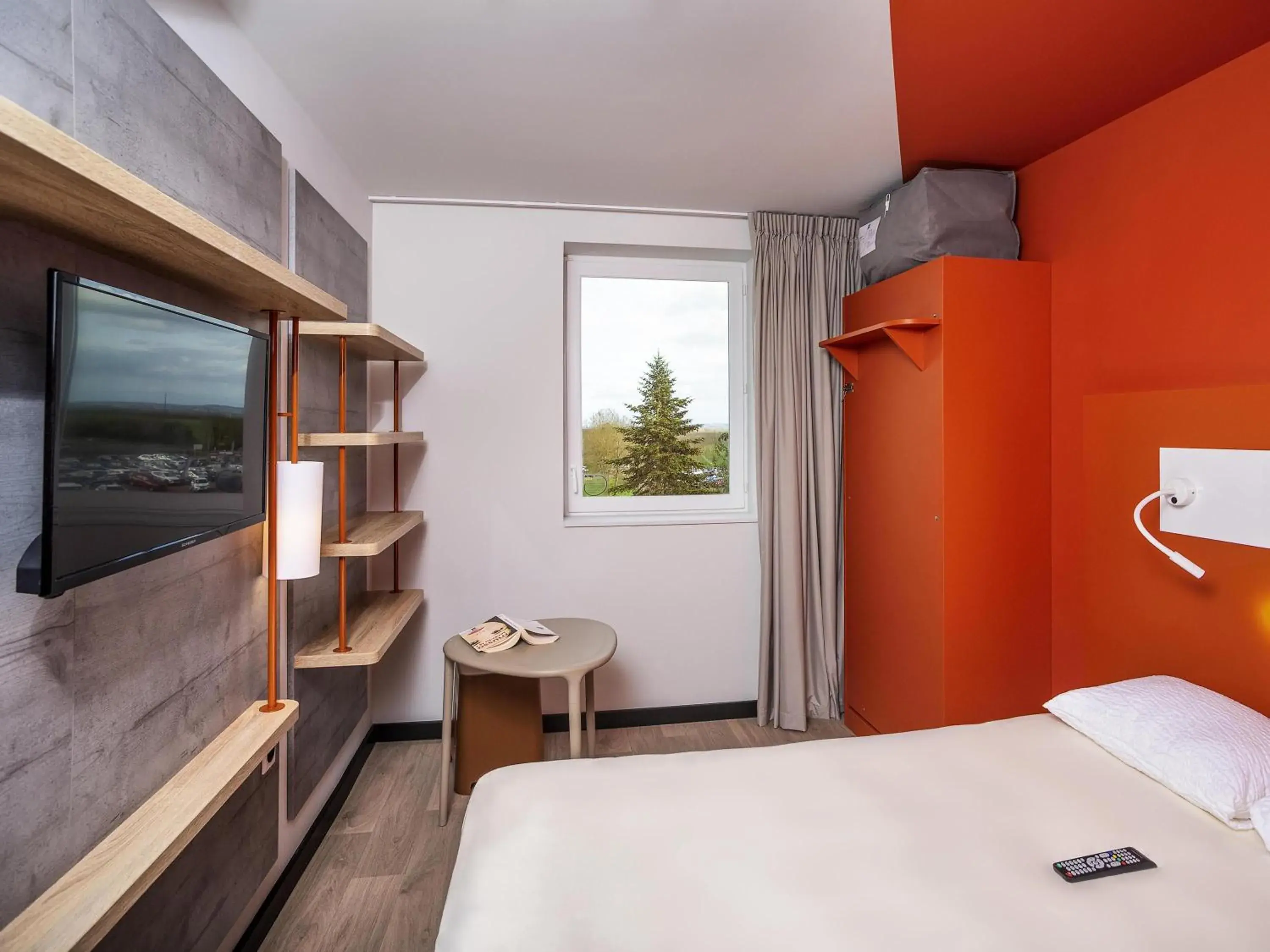 Double Room with Extra Bed in ibis Budget Cognac Double Room with Extra Bed in ibis Budget Cognac