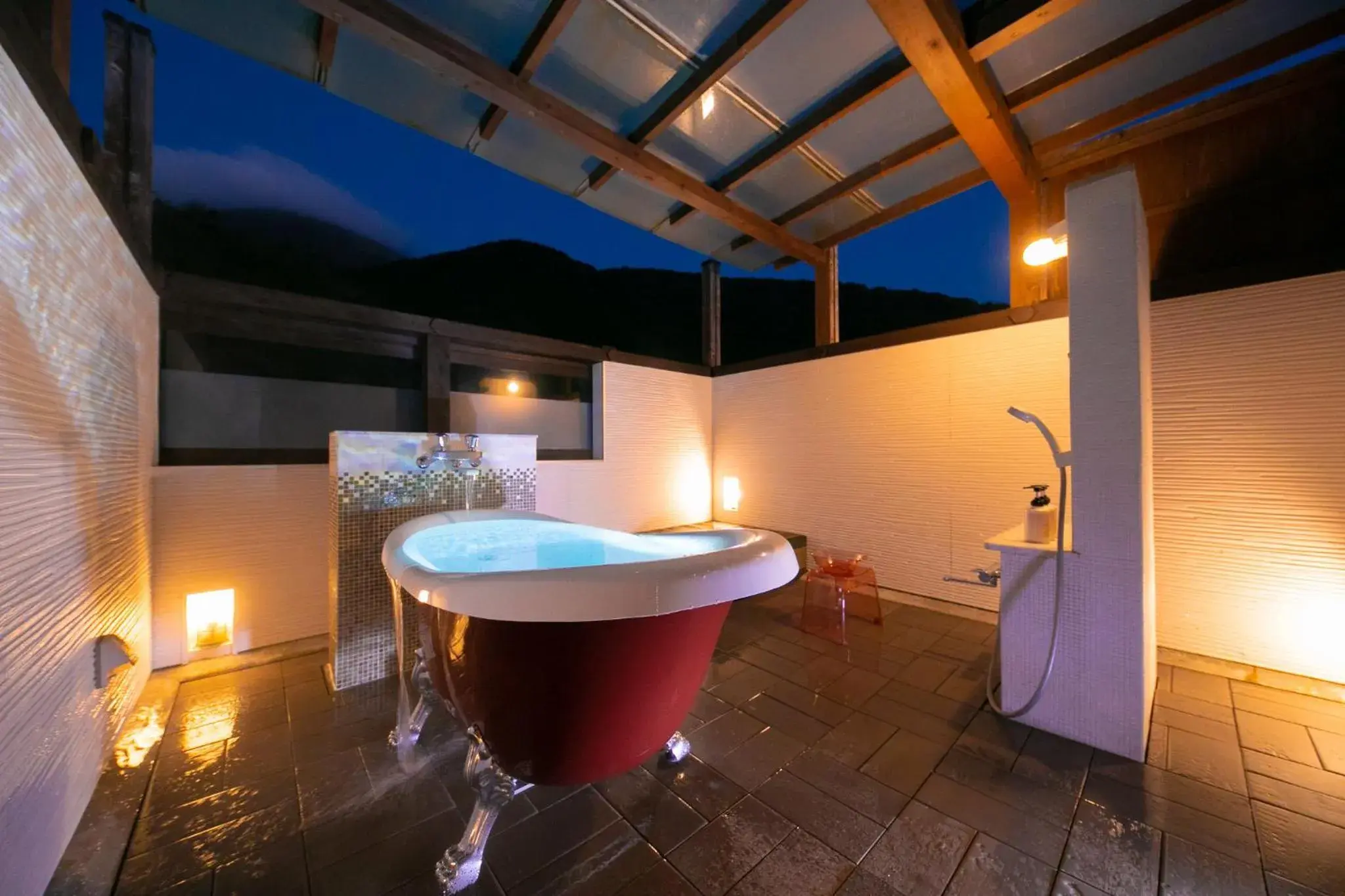 Yufudake-VIew Japanese-Style Superior Room with Bed Room with Cast Iron Clawfoot Tub - Annex (Renovated in 2021) in Yufuin Hoteiya Yufudake-VIew Japanese-Style Superior Room with Bed Room with Cast Iron Clawfoot Tub - Annex (Renovated in 2021) in Yufuin Hoteiya