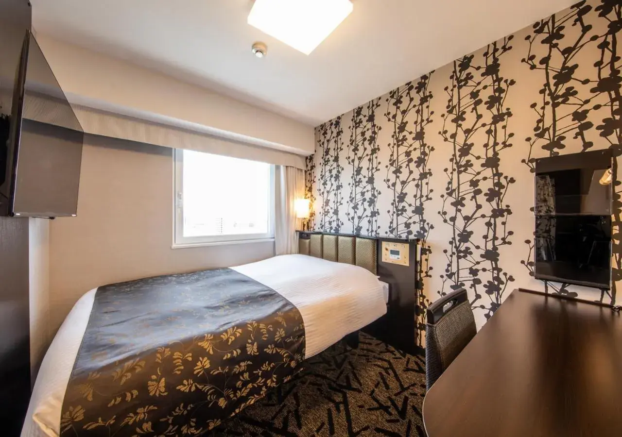 Standard Double Room with Public Bath Access (Central Tower) - single occupancy - Non-Smoking in APA Hotel Hakataeki Chikushiguchi Standard Double Room with Public Bath Access (Central Tower) - single occupancy - Non-Smoking in APA Hotel Hakataeki Chikushiguchi