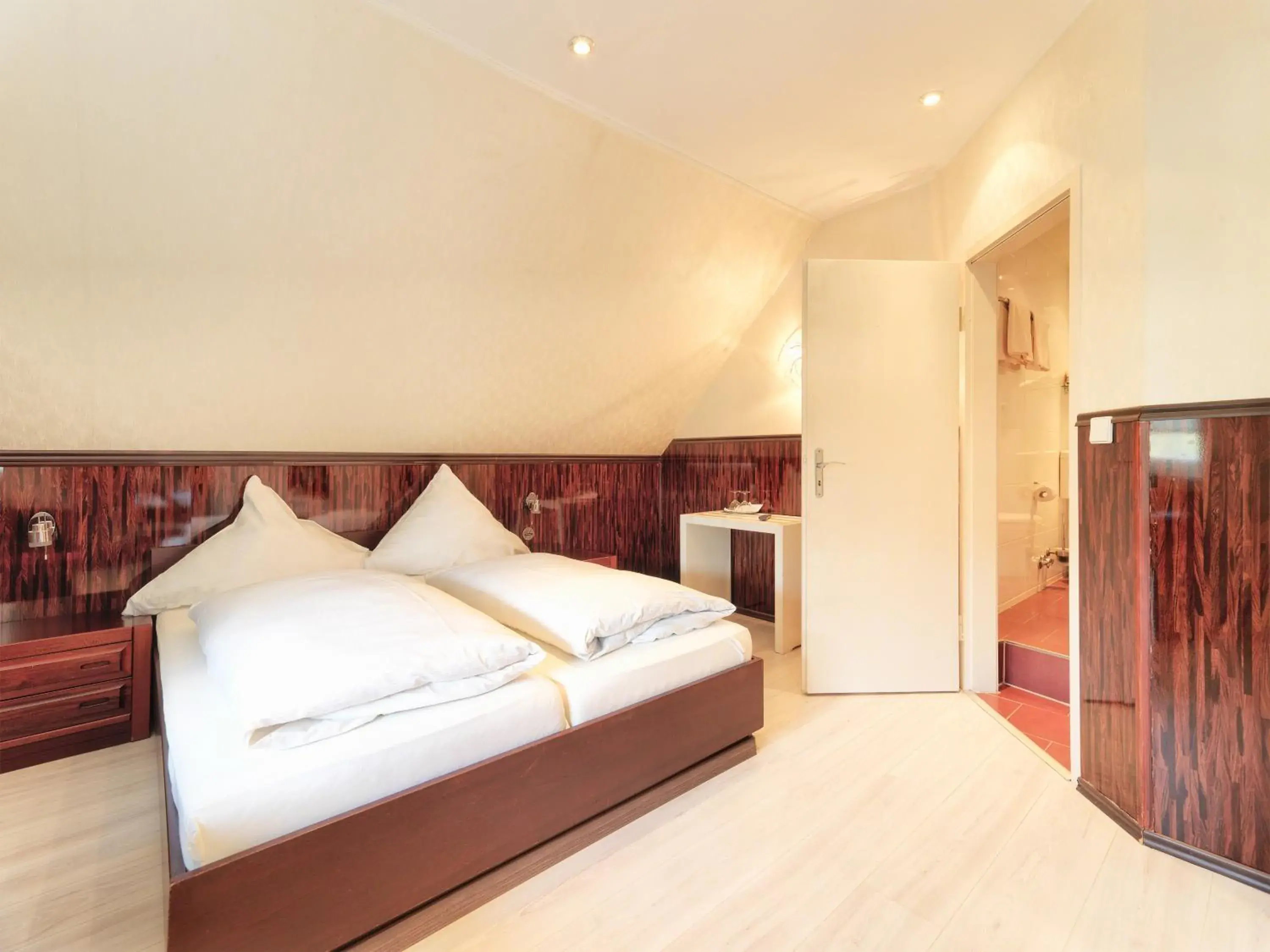 Budget Double Room in Parkhotel Wienburg Münster Budget Double Room in Parkhotel Wienburg Münster